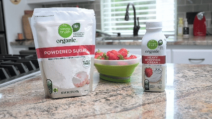 Strawberrys & cream Reedit final.gif