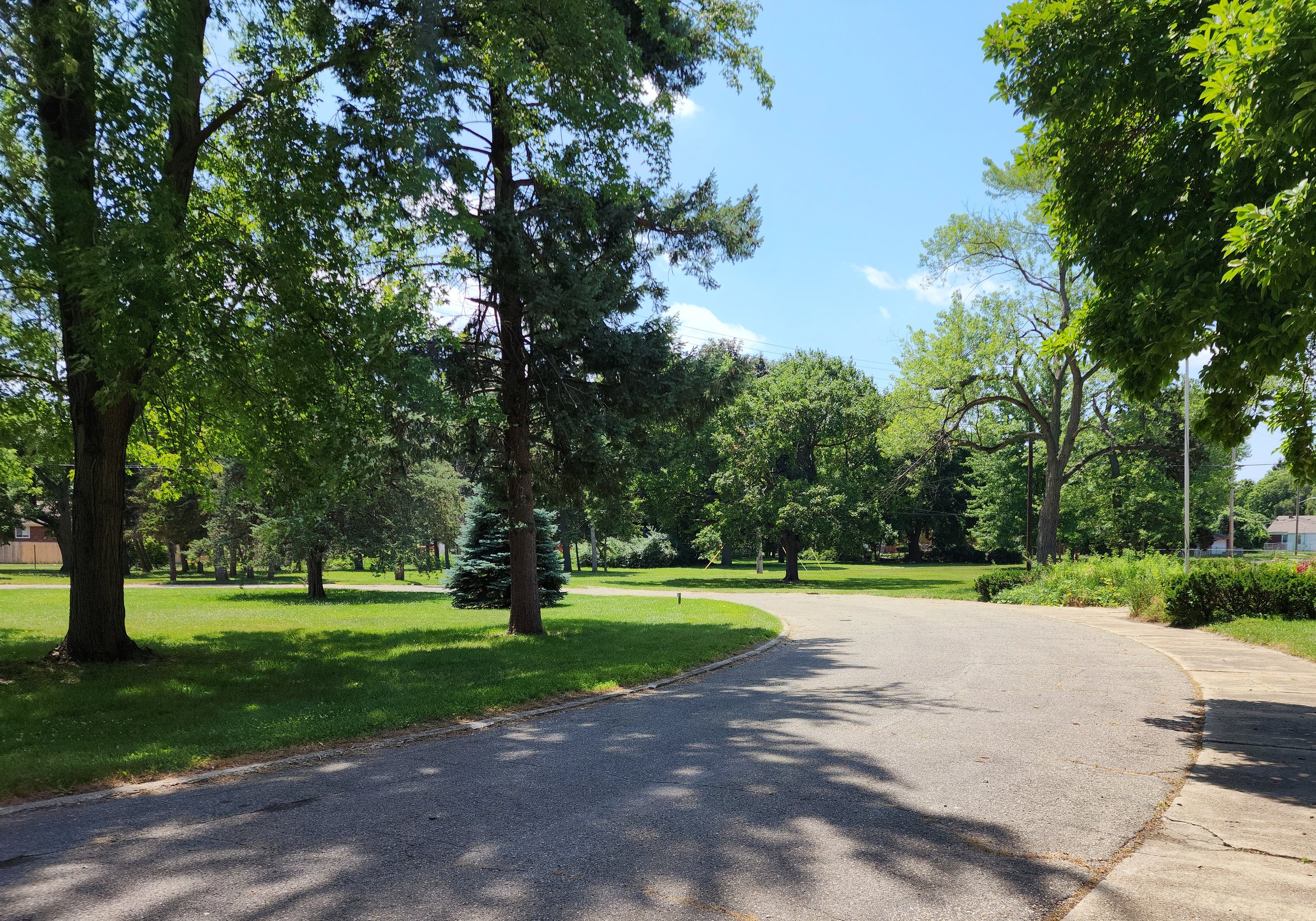 Image of the grounds from the circle drive in front of The Chapel at Castle Rouge