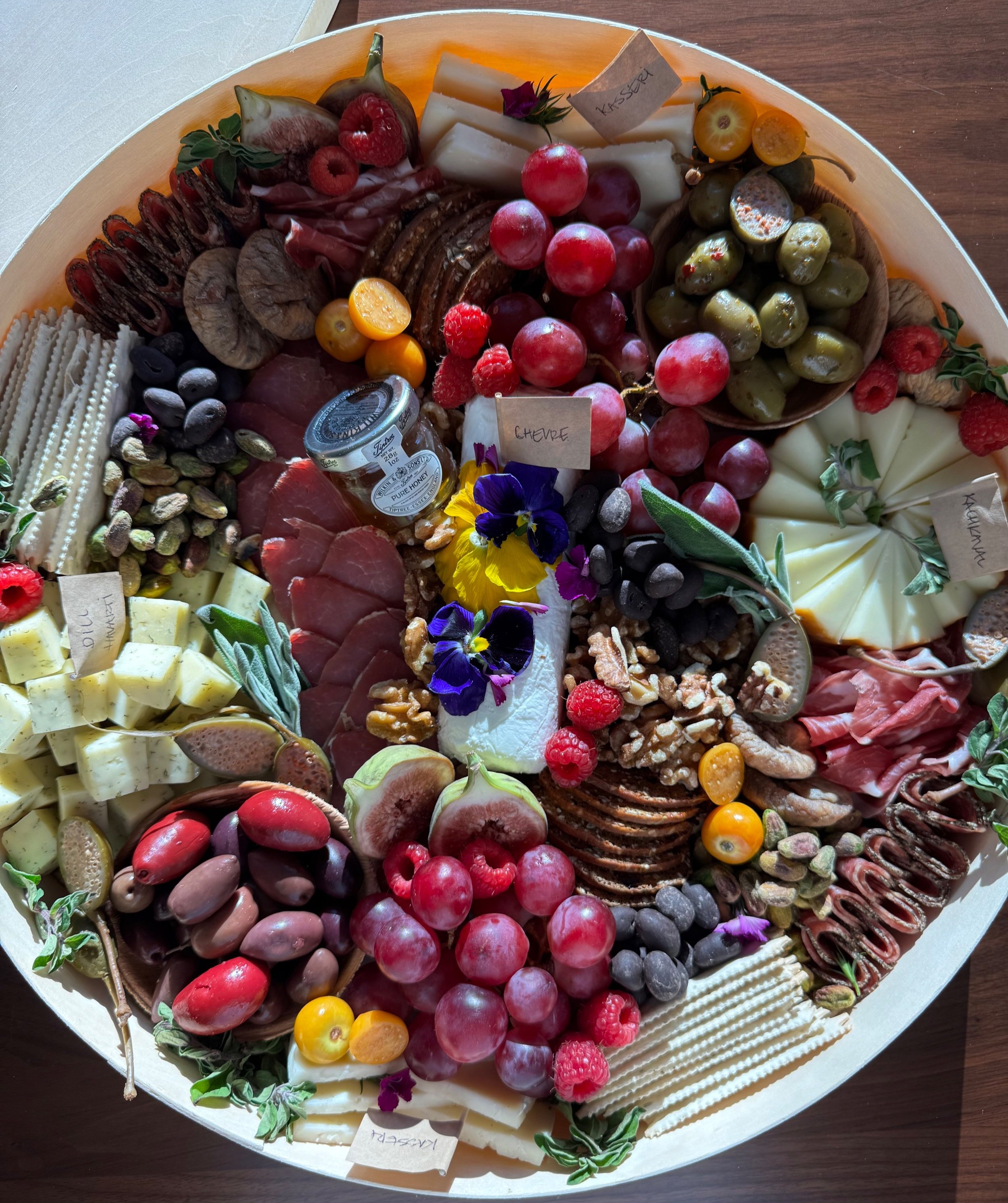 MEDIUM GRAZING BOX, MEDIUM CHARCUTERIE BOARD