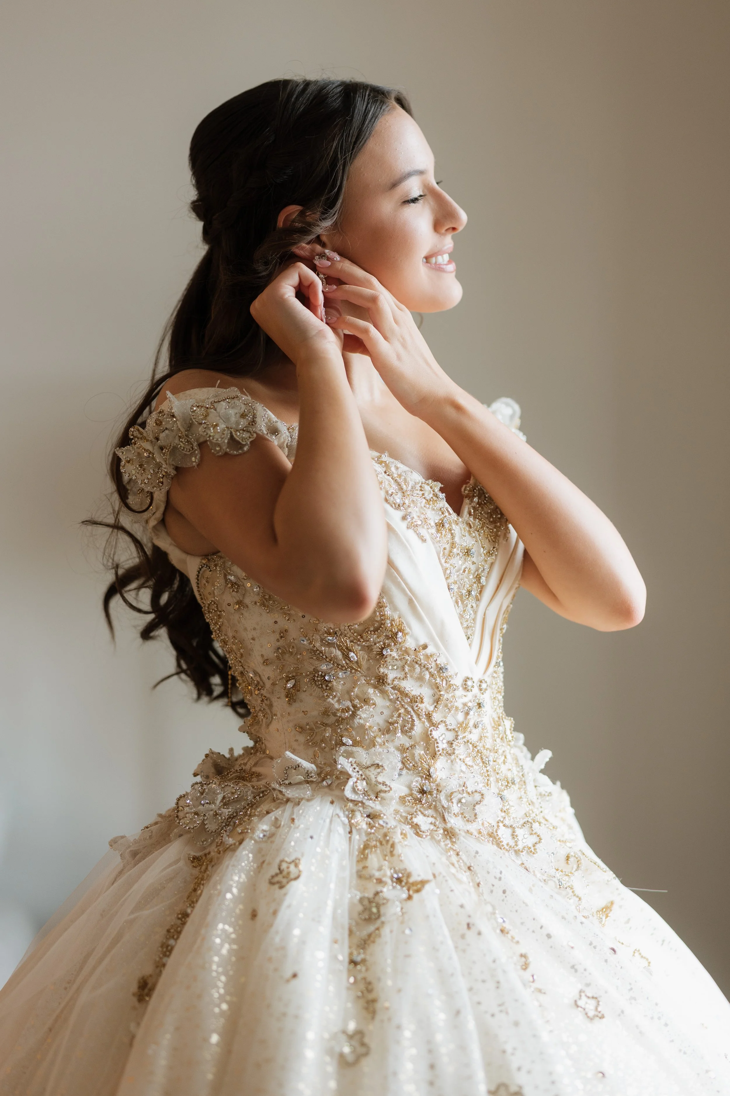 Quinceañera portrait by Texas quinceañera photographer in downtown Dallas