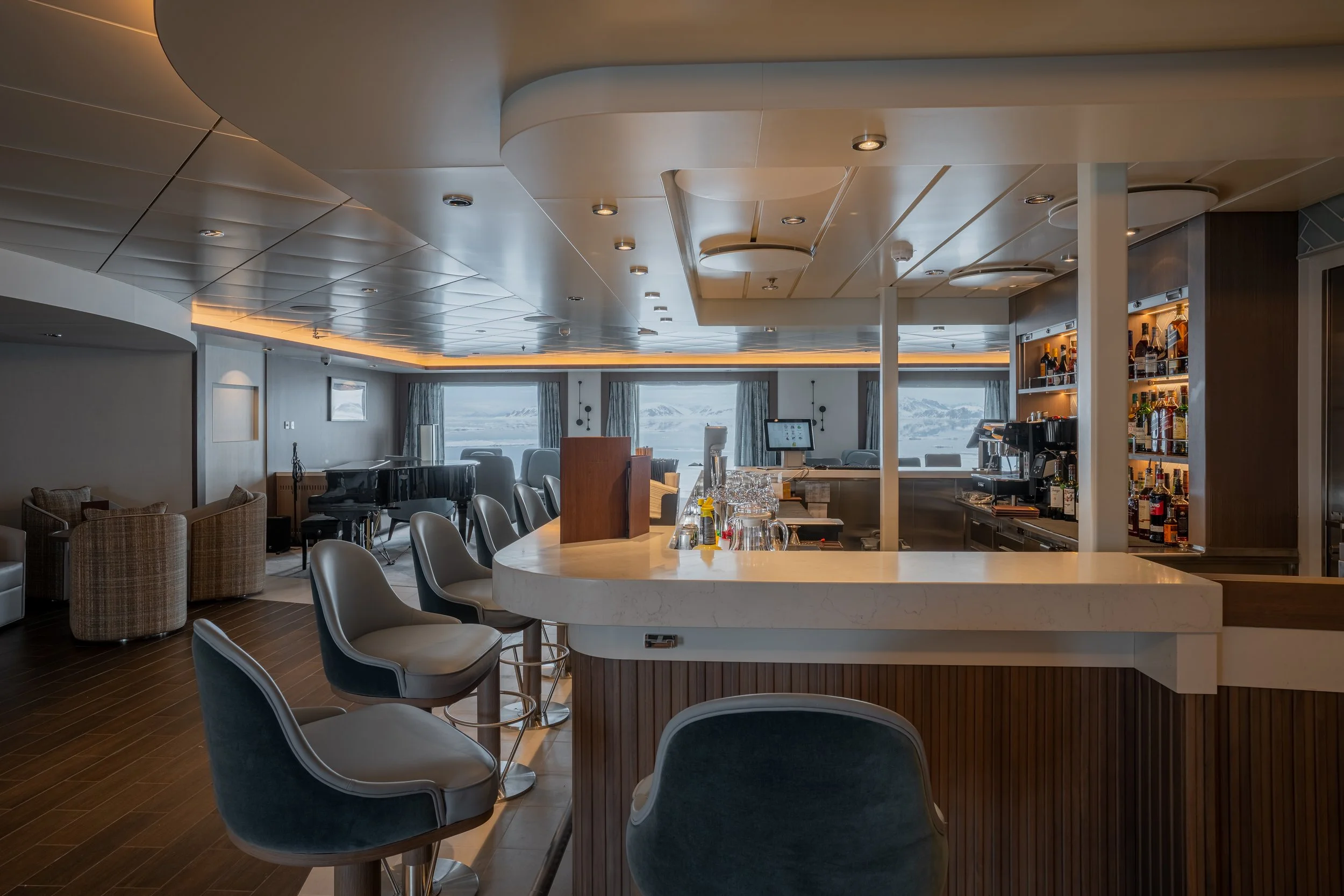 Lounge Bar 2.jpg