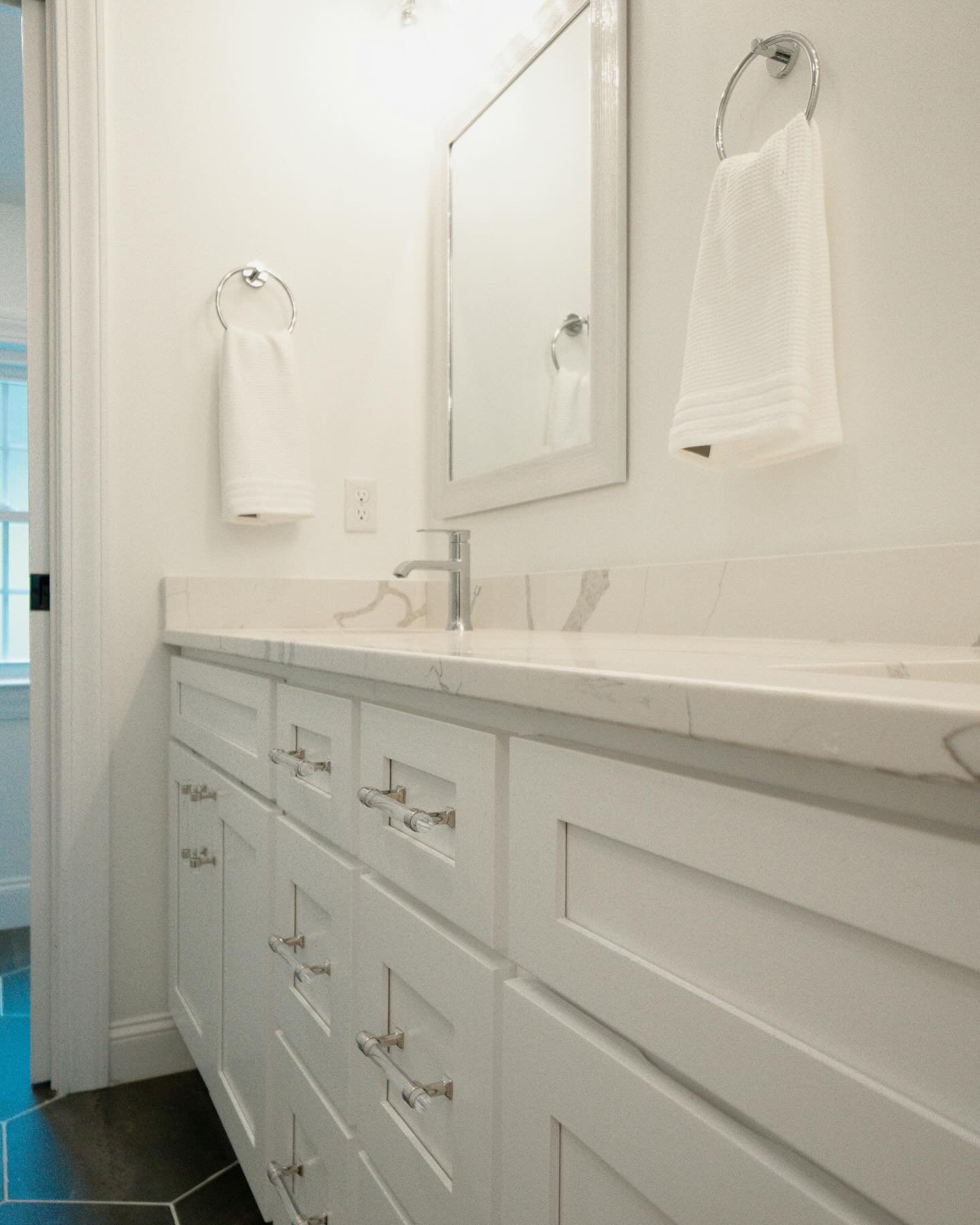 Transform your bathroom into a luxury escape &mdash; custom vanity remodels that blend elegance with function.