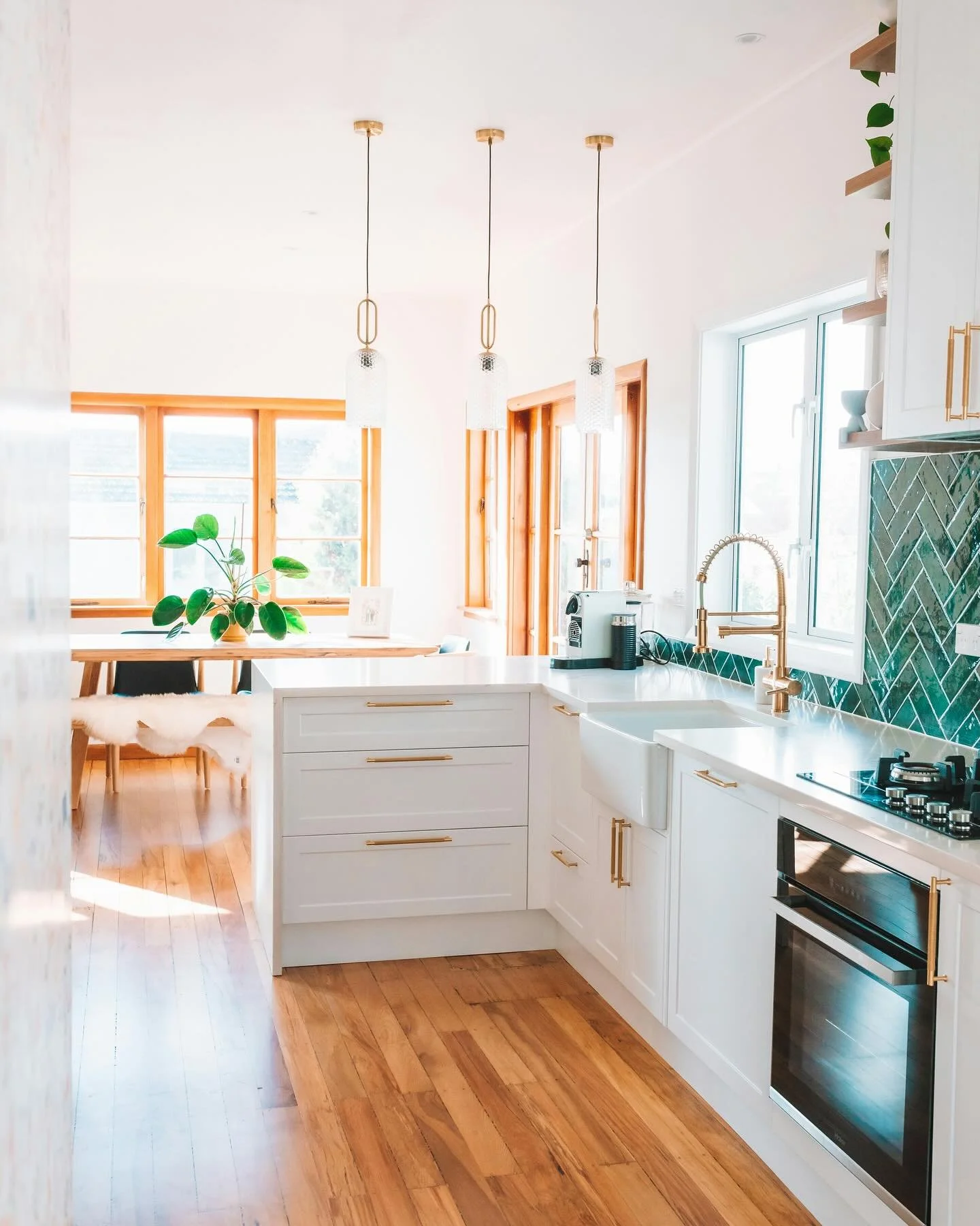 Fresh cabinets, clean vibes, and a whole new kitchen feel 😍
Remodeling never looked so good 🏠let’s upgrade your space! 🛠️💫