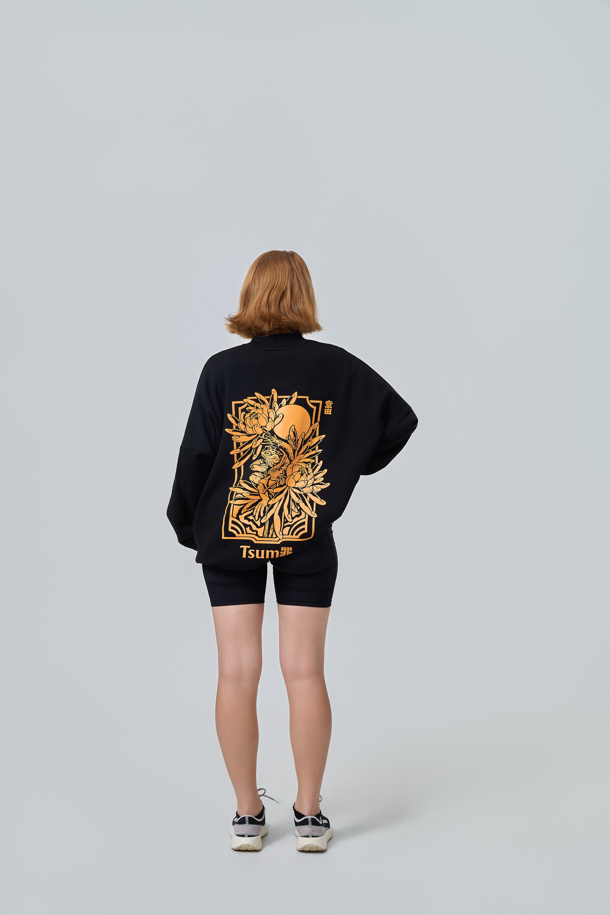tsumi-sweatshirt-black-back_goldgraphic_fullbody_styling-rosemary-gosselin.jpg.jpg