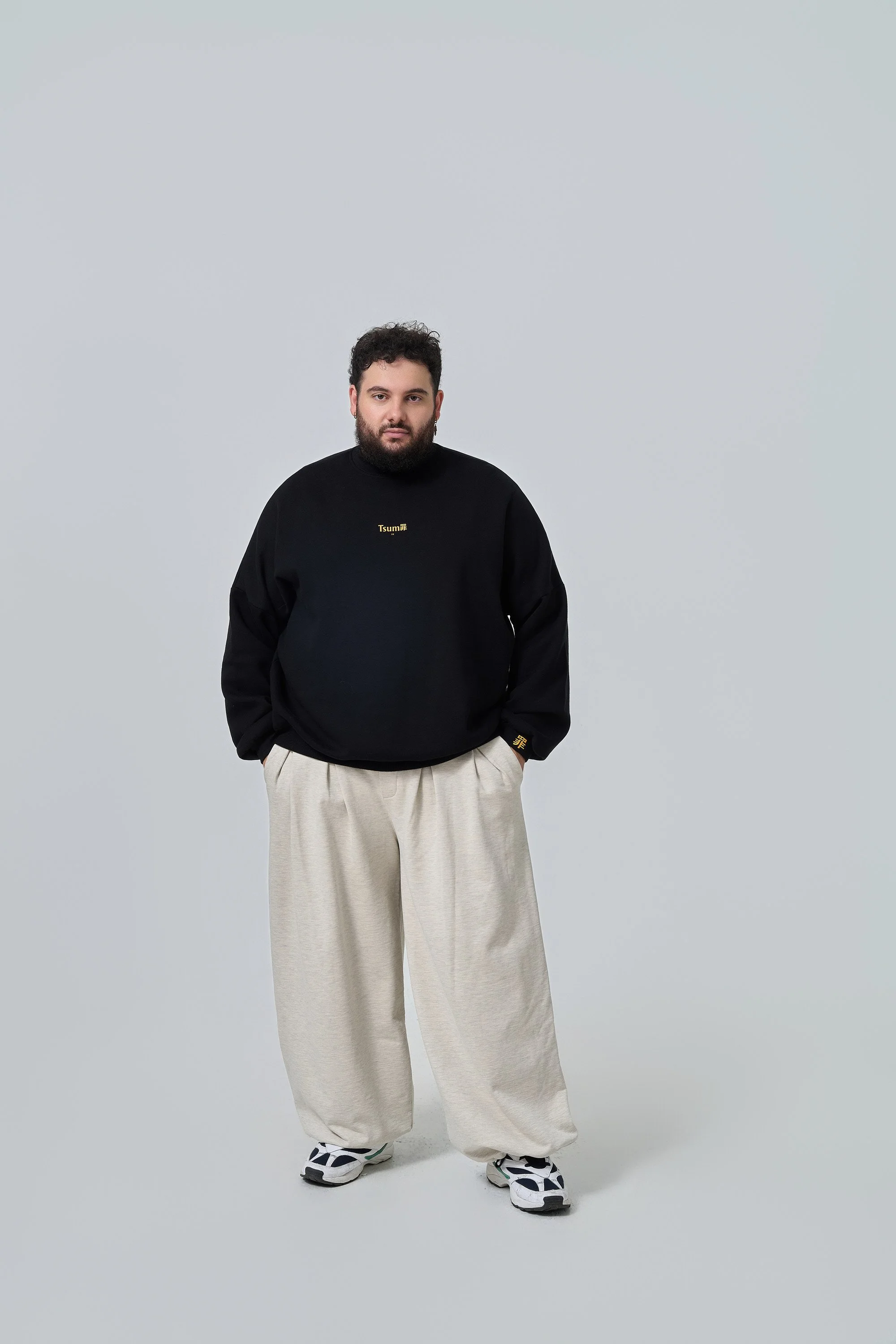 tsumi-sweatshirt-black-front_fullbody-3_styling-rosemary-gosselin.jpg.jpg
