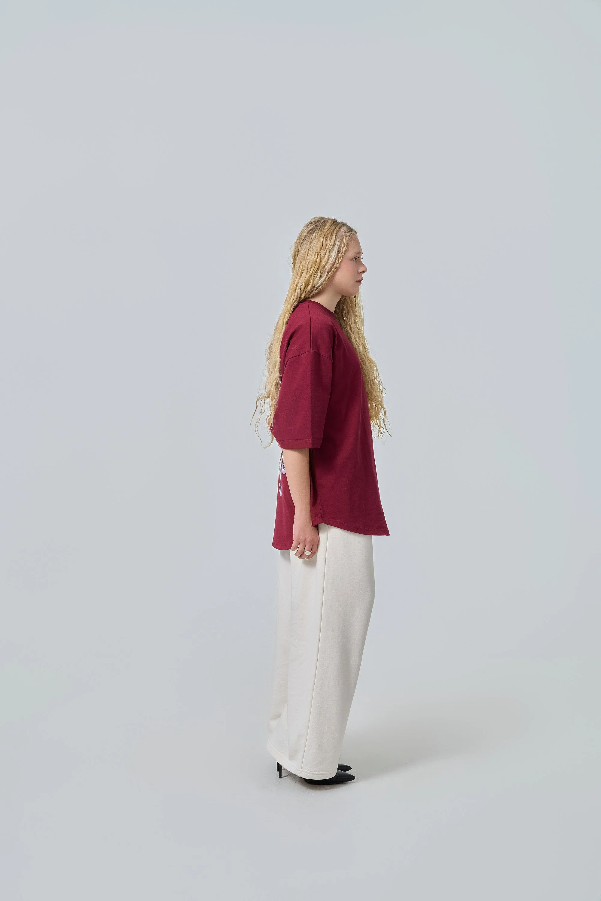 tsumi-tshirt-burgundy-35side_fullbody_styling-rosemary-gosselin.jpg.jpg