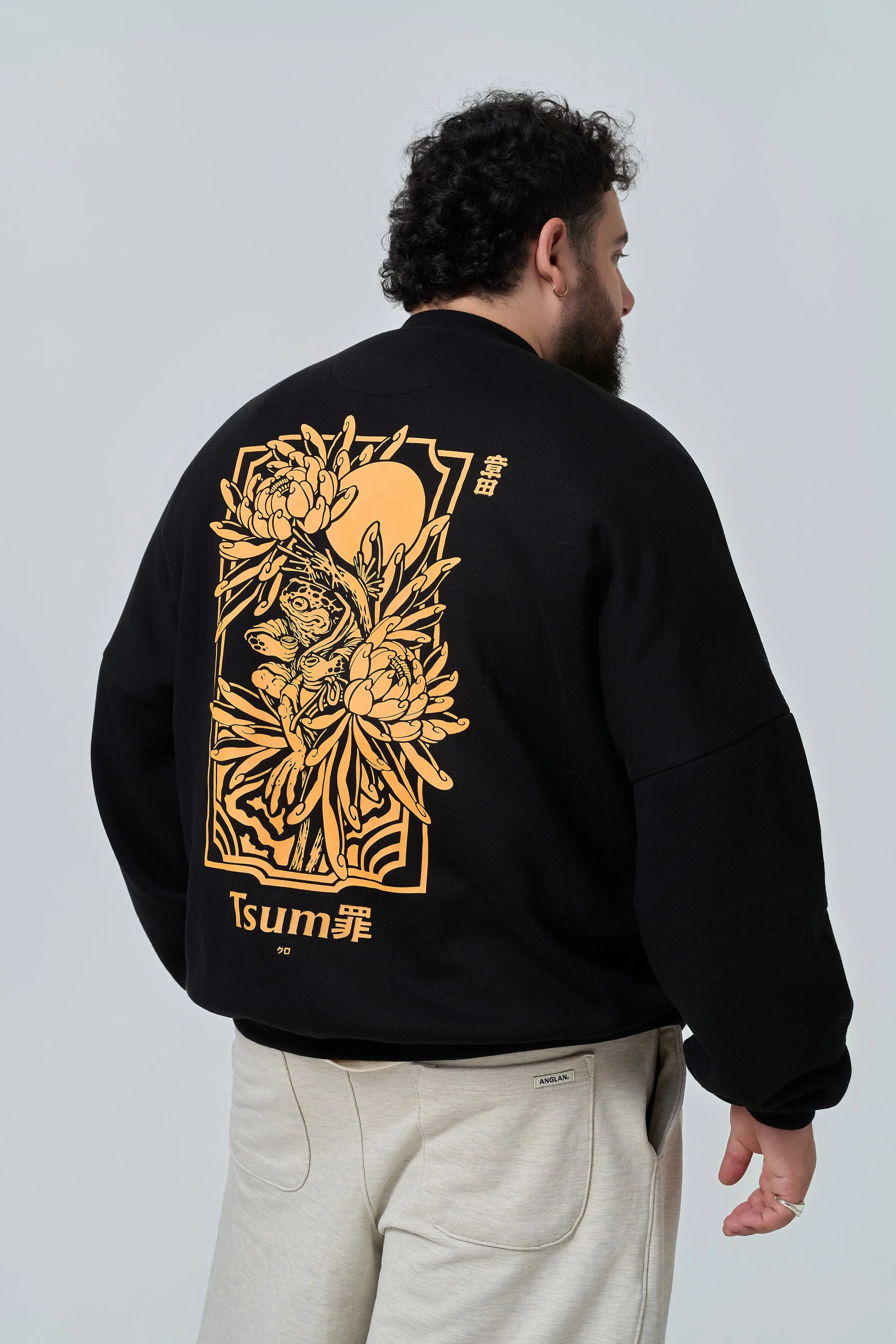 tsumi-sweatshirt-black-back_goldgraphic_side_styling-rosemary-gosselin.jpg.jpg
