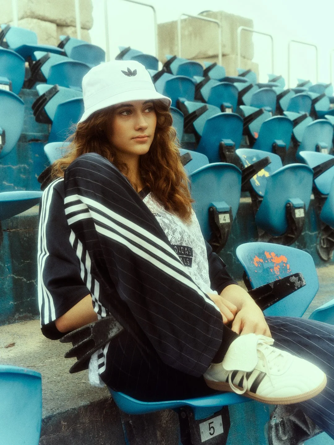 rosemary-gosselin-styliste_x_philippe-manh-nguyen-photographe_urban-serenity_montreal_solo-stadium-closeup_25.jpg.jpg