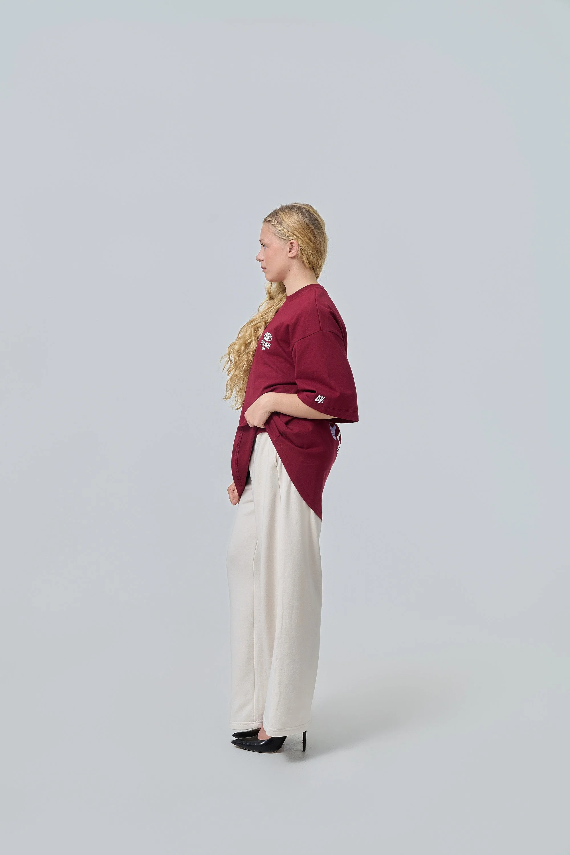 tsumi-tshirt-burgundy-34side_fullbody_styling-rosemary-gosselin.jpg 4.jpg
