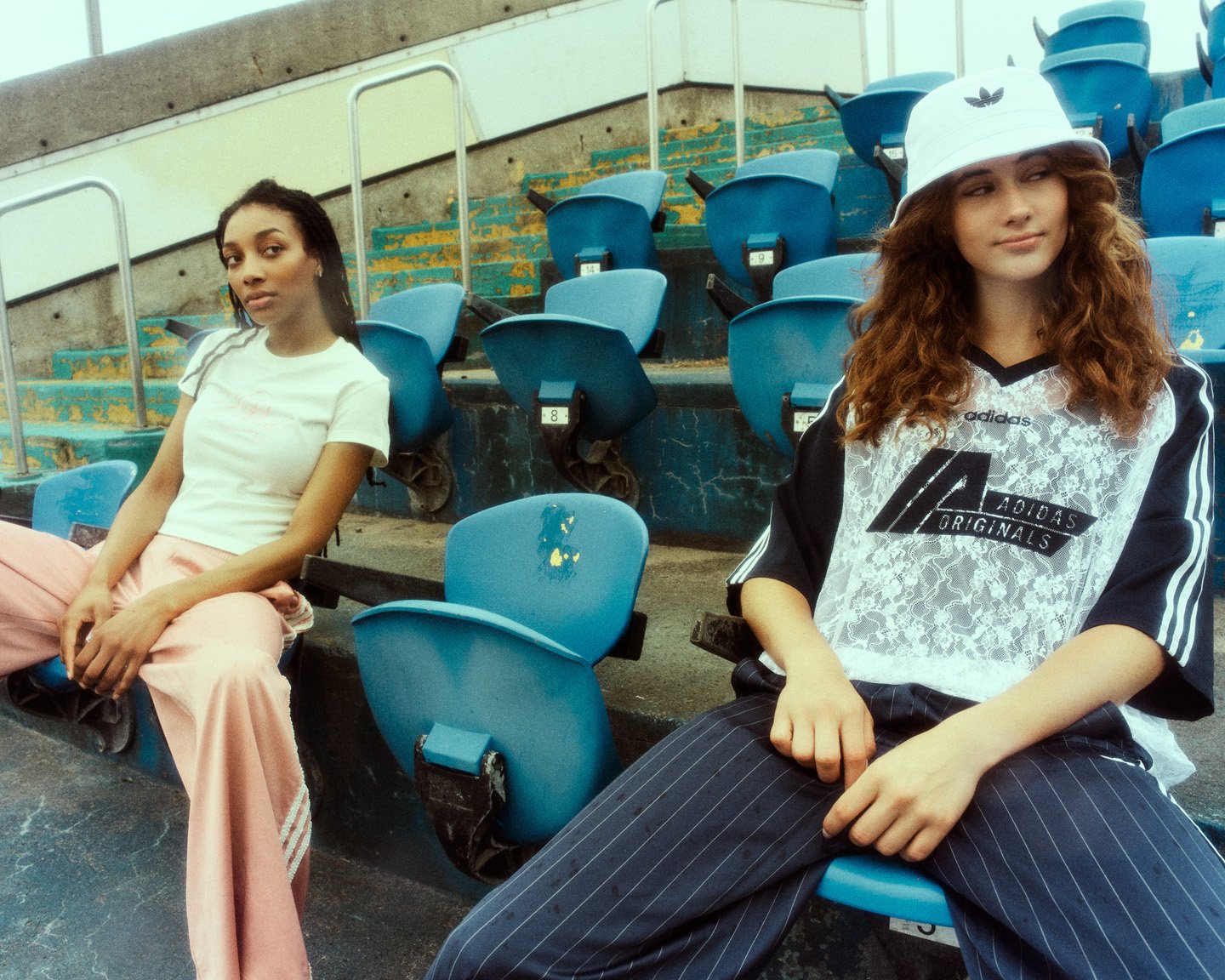 rosemary-gosselin-styliste_x_philippe-manh-nguyen-photographe_urban-serenity_montreal_duo-stadium-closeup_06.jpg.jpg