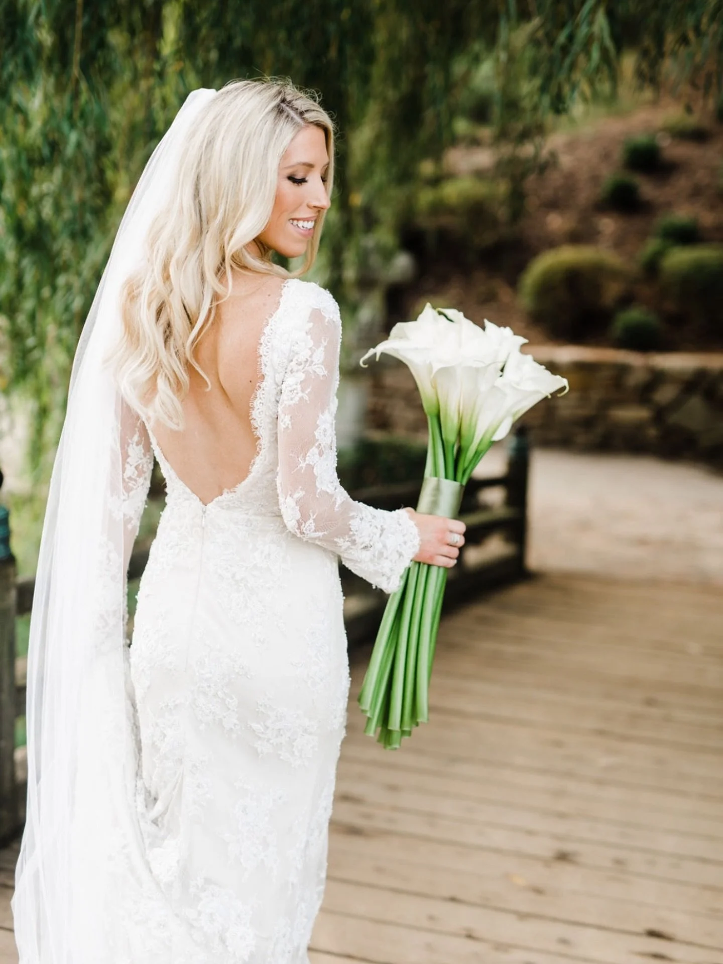 Five Six One Artists ✨ Behind every hair and makeup look are years of expertise, an understanding of skin, hair, and trends. Above all, a listening ear that brings out each bride&rsquo;s authentic beauty.
.
Five Six One Bridal
.
.
.
.
.
.
.
.
.
Palm 