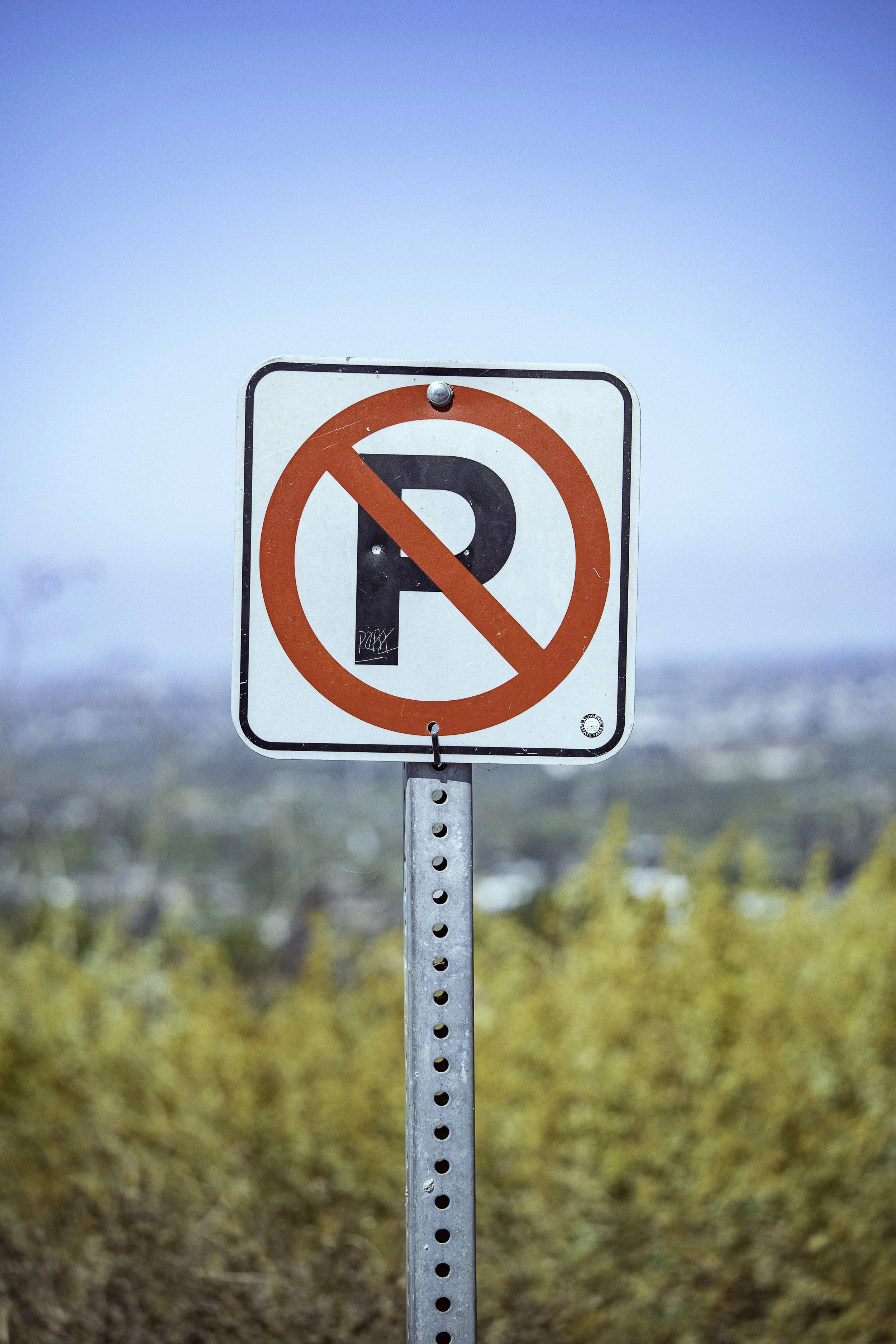 NO PARKING