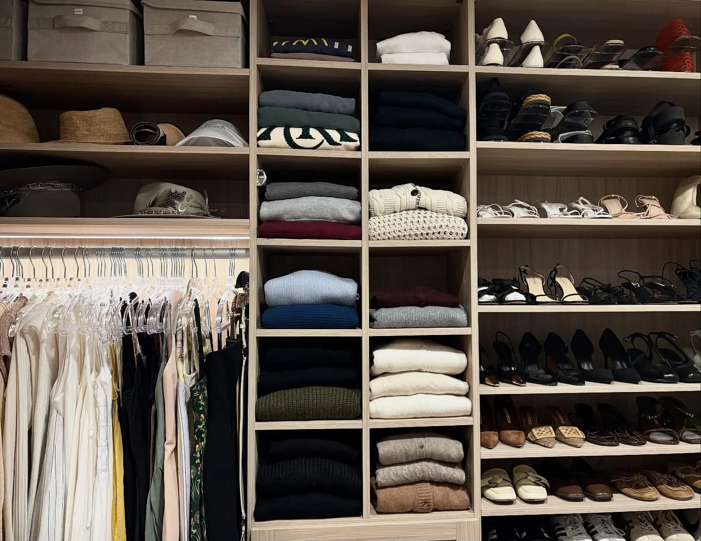 Is your closet hinting that it&rsquo;s time for a reset? 👀✨

We transform chaotic wardrobes into functional, beautiful spaces with 
❌ no stress
❌ no guessing 
❌ absolutely no lifting on your part

Think 
✅ curated systems
✅ a thoughtful setup 
✅ a c