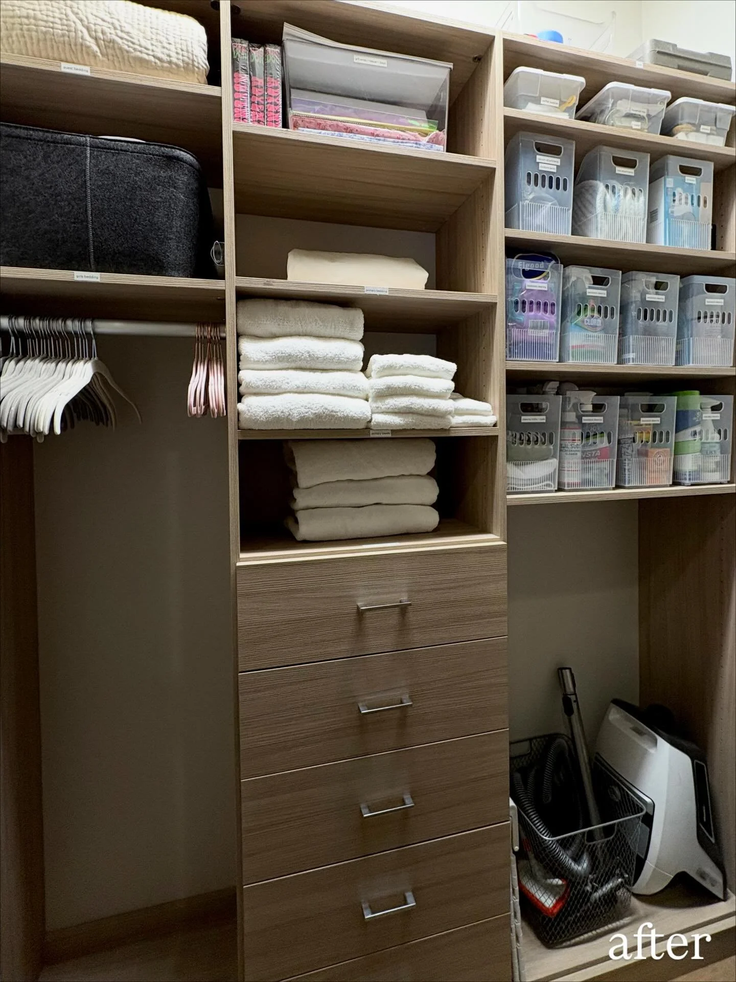 Unpacking Process ✨📦 

Goal day #1 of unpacking = getting everything out of the boxes!!

But the days that follow? That&rsquo;s where the magic happens: the fine-tuning, the editing, and making every shelf work with real intention! 

Swipe to see ho