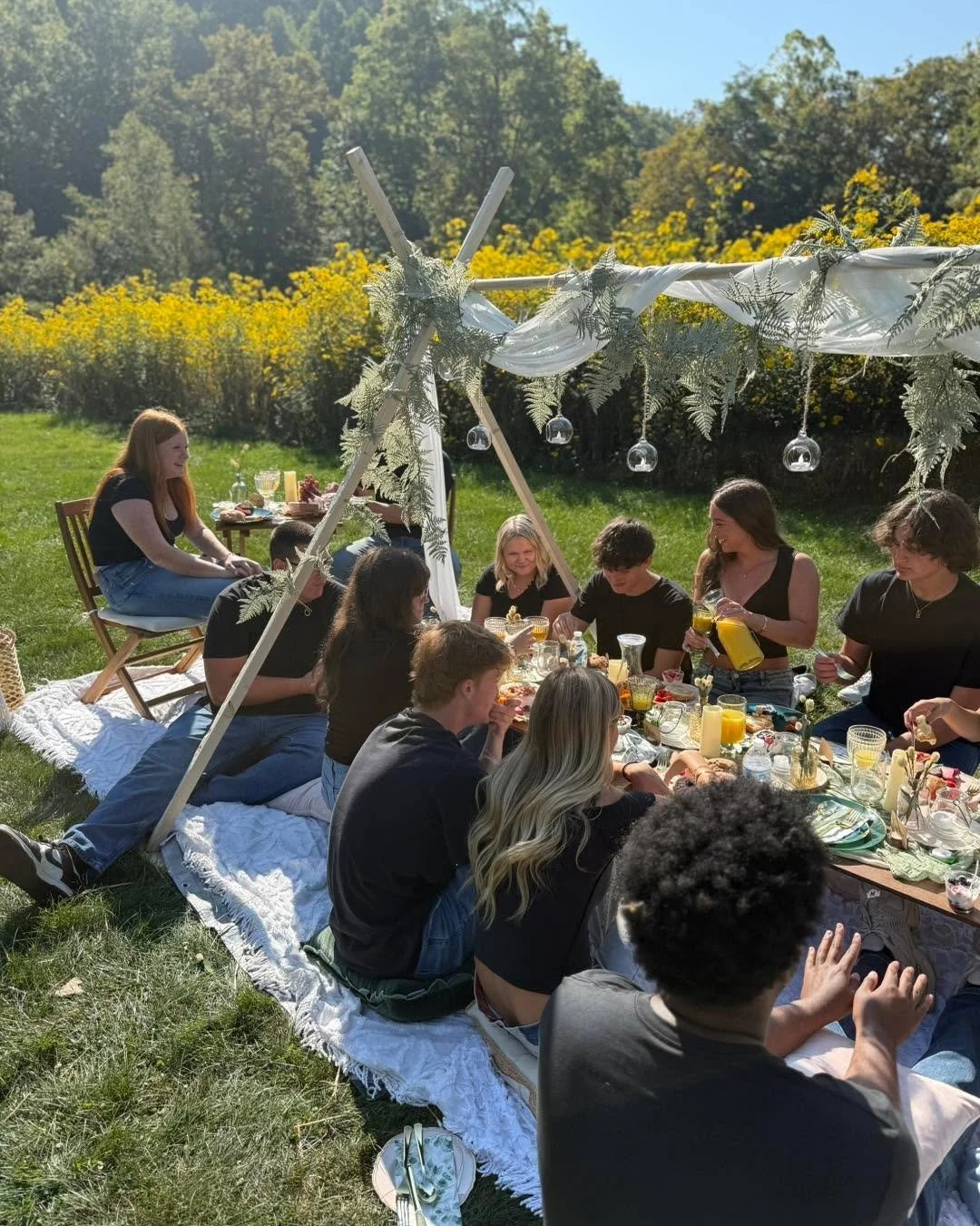 Riverside Homecoming Court Brunch. What a beautiful venue for this perfect picnic.  #yourstorypicnics #WeAreRiverside #riversidebeaver #luxurypocnics #custompicnics #clevelandpicnicpopup #clevelandevents