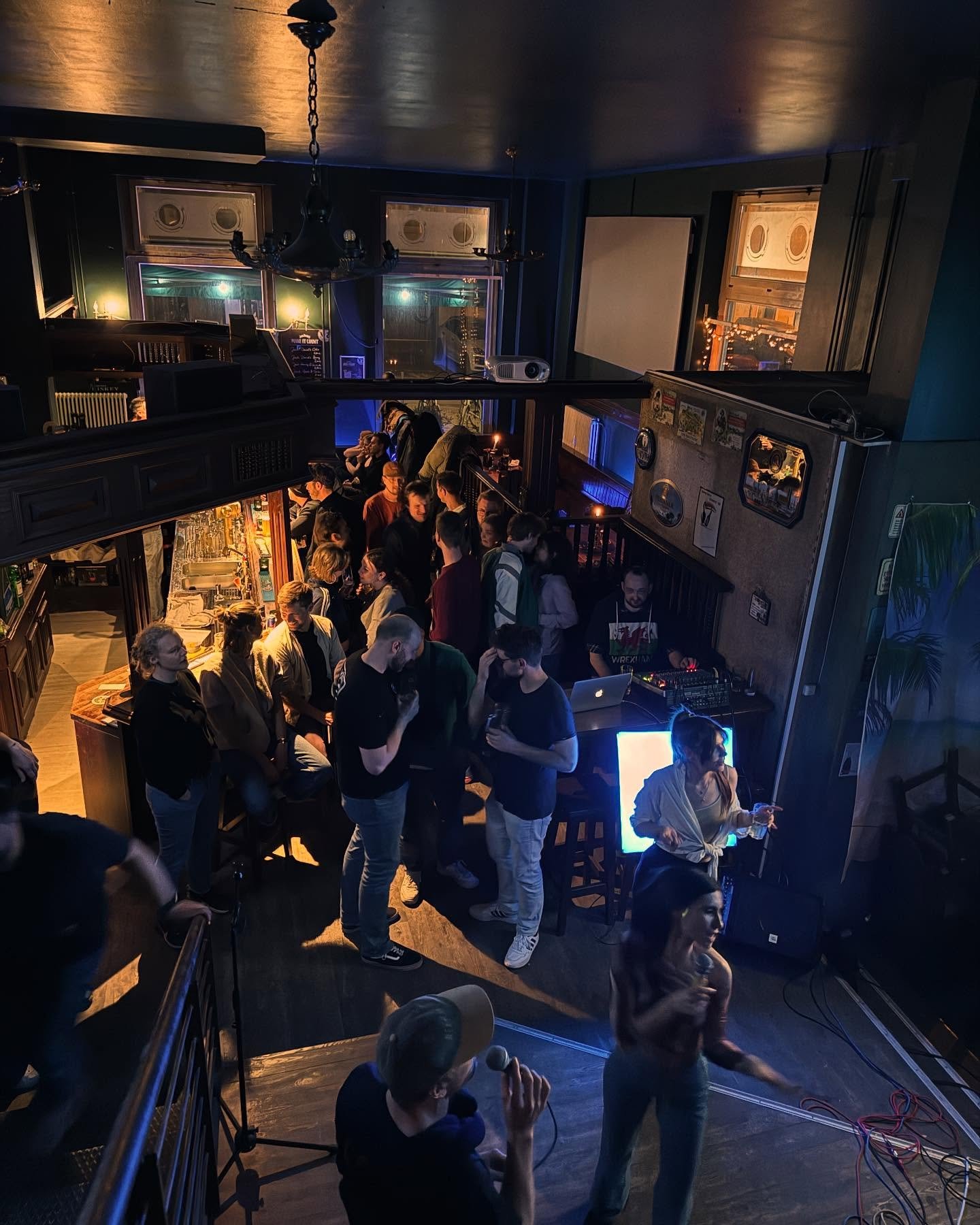 Was für ein Abend! Danke an alle, die beim Karaoke waren und vor allem an die ganzen fabelhaften Sänger und Sängerinnen. Ihr wart das Highlight des Abends. Nächstes Mal Karaoke 🎤 ist am 03.05. - diesen Samstag am 12.04. gibt es b
