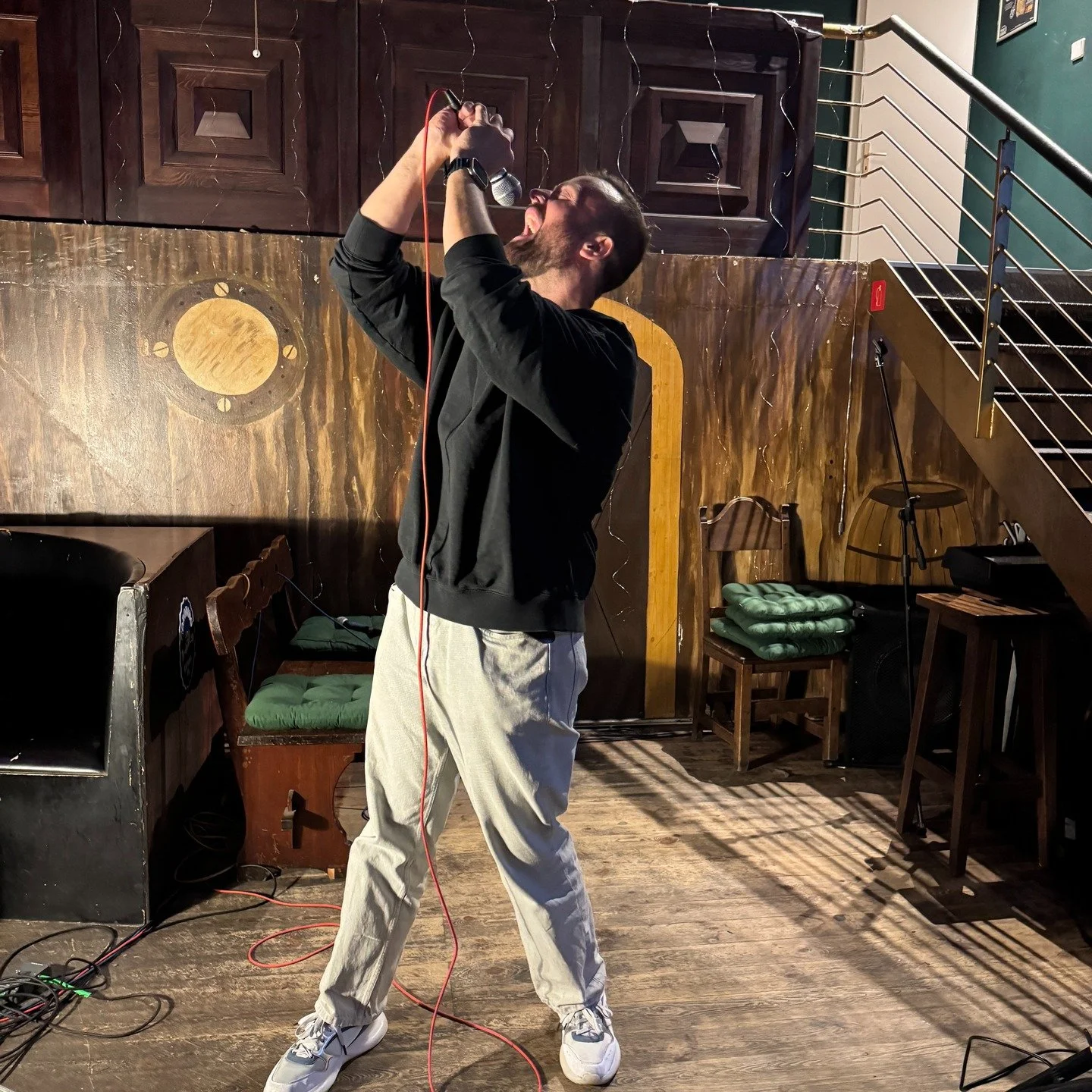 Heute wieder bei uns: Karaoke und Bier.
Feat. @schnitzelgoestohollywood