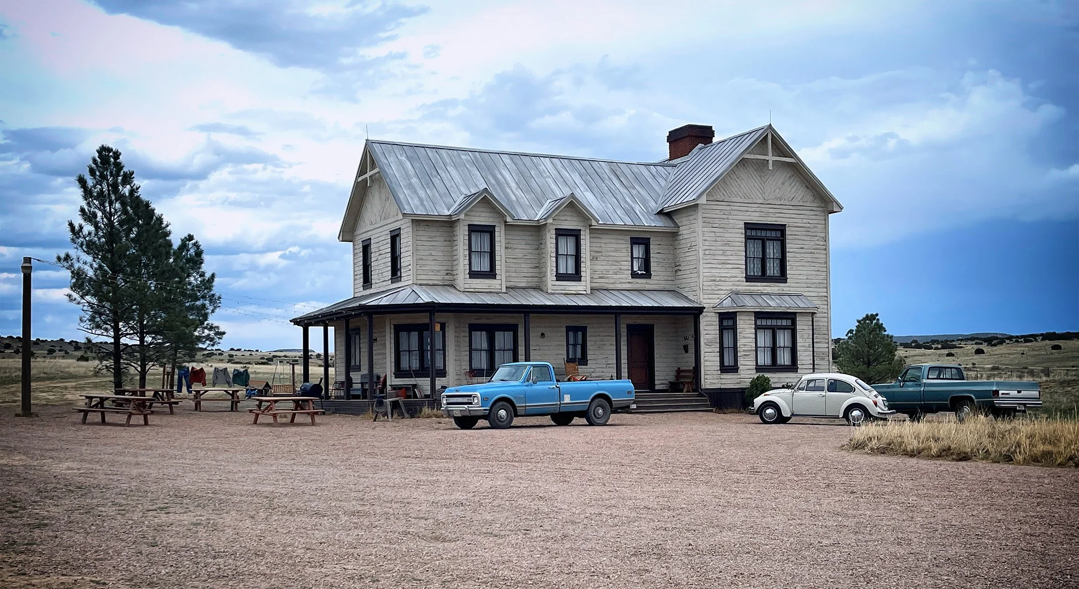 Outer_Range-Ranch-house.jpg