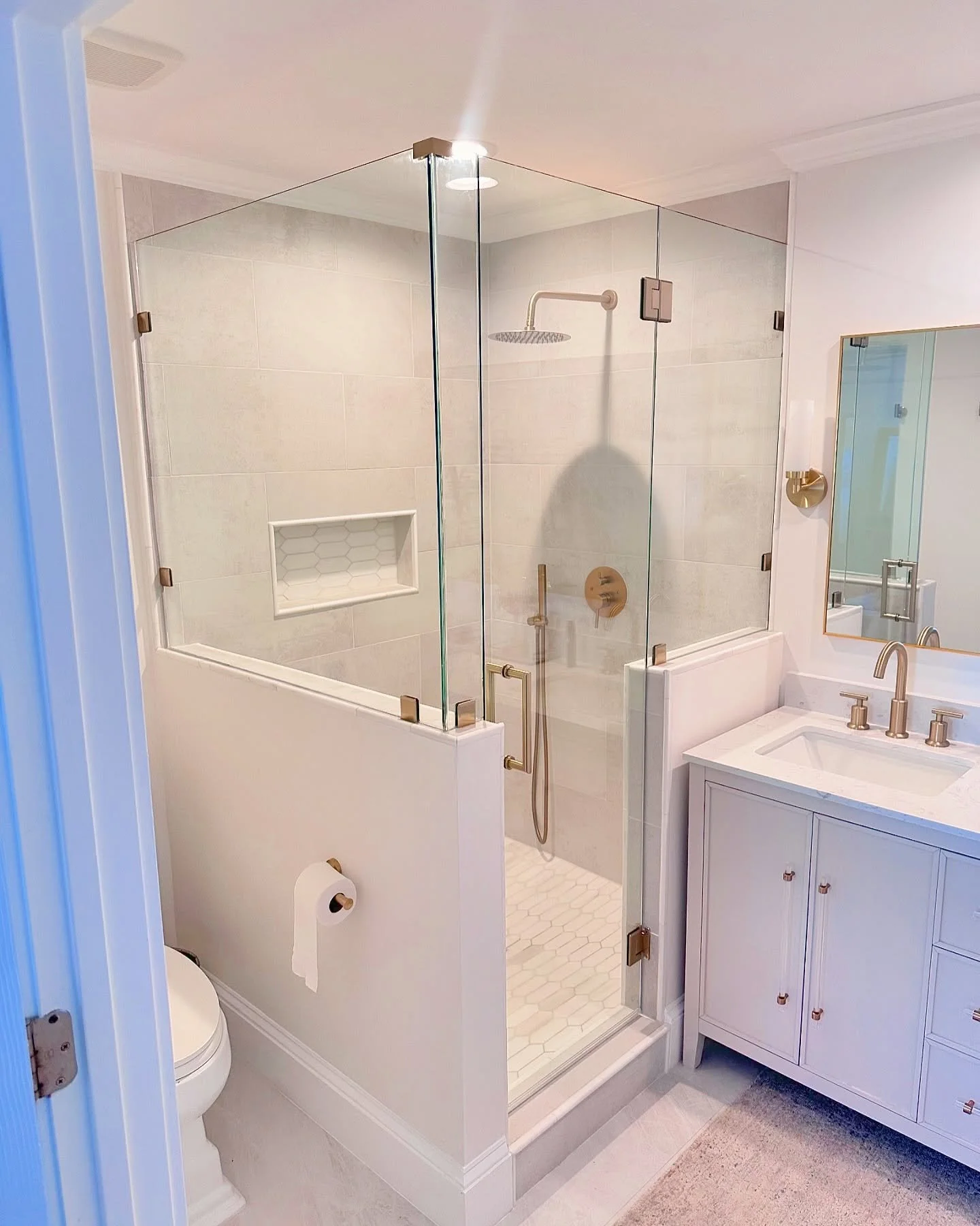 #Framelessglass #framelessshowerdoor