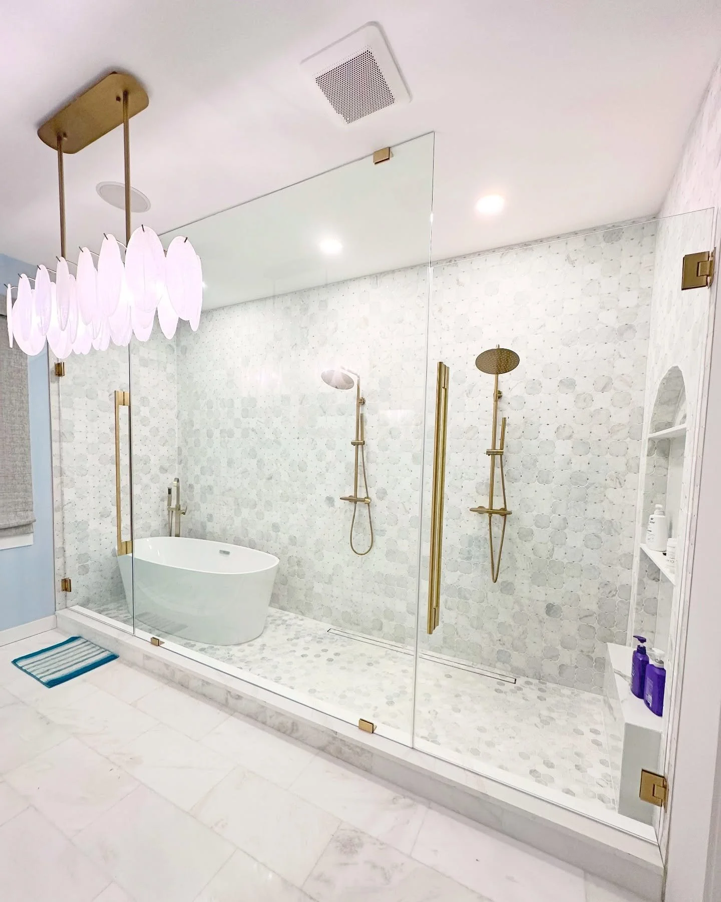 #framelessglass #framelessshowerdoor