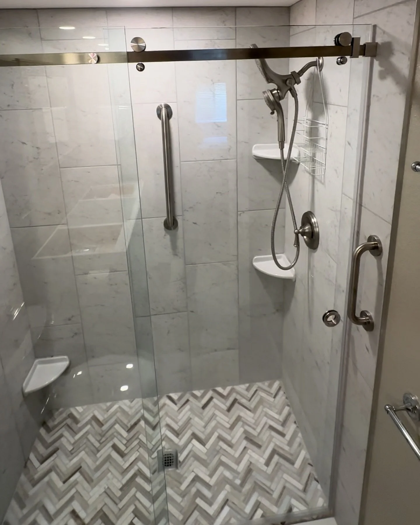 #framelessglass #framelessshowerdoor
