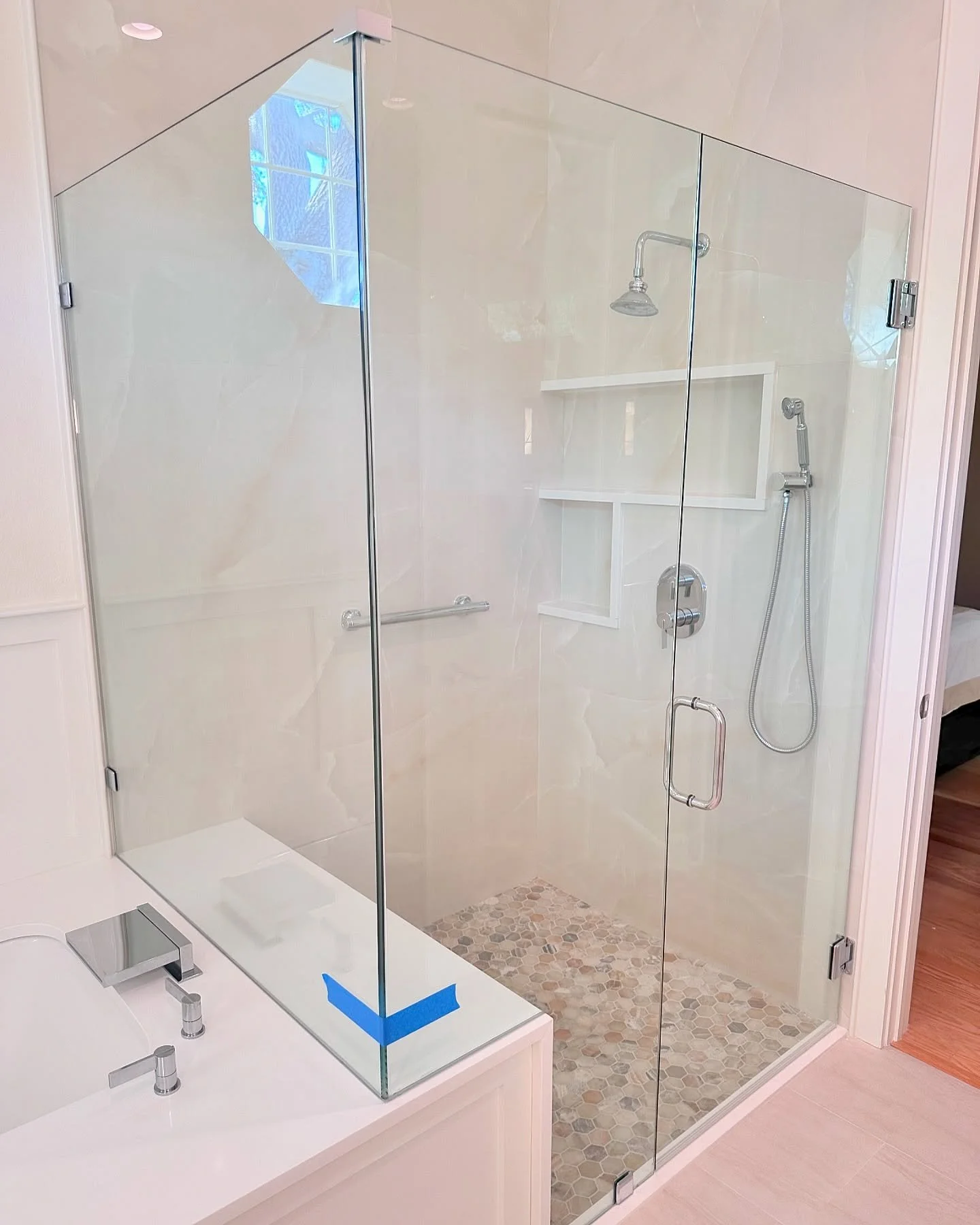#framelessshowerdoor #framelessglass