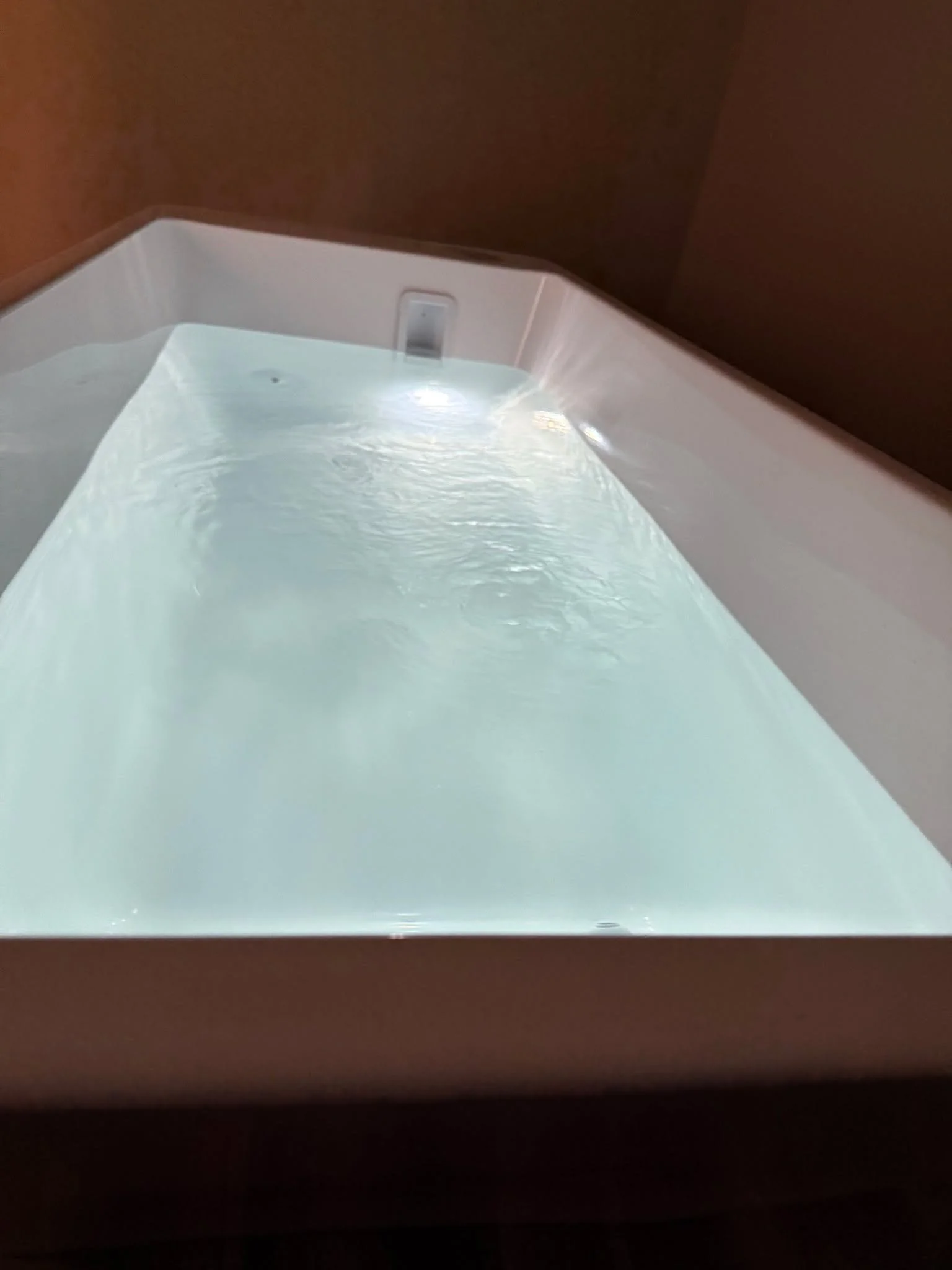 Winter starts today ❄️ and your body feels it.

Research shows cold plunging helps increase circulation and activate brown fat, supporting warmth, energy, and resilience when the cold sets in.

Reset with us on Main Street: https://booking.cojilio.co