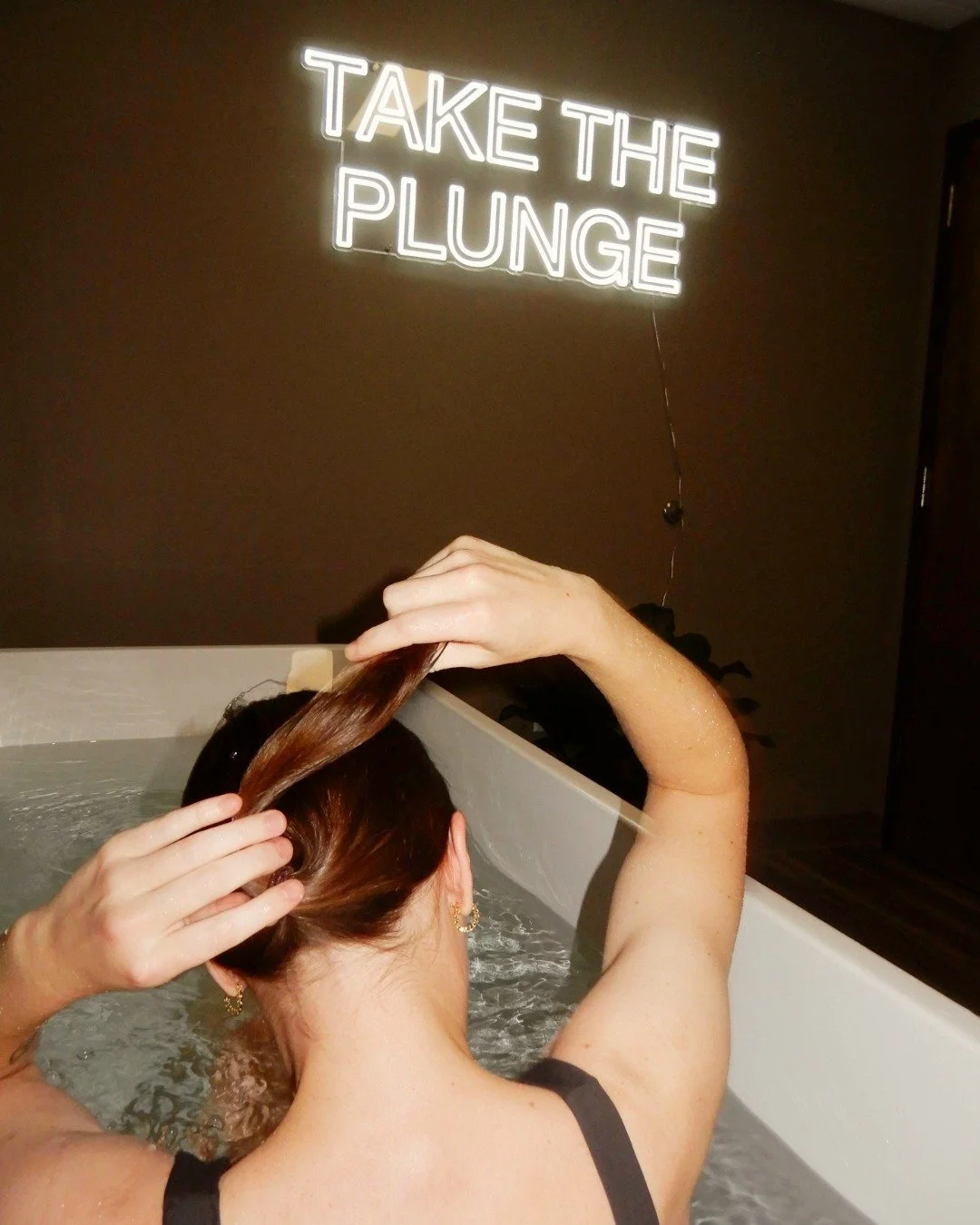 Monday. Cold plunge. In that order. 
You've got this. (barely, but still.😉) &rarr; book with us this week, linked in our bio!