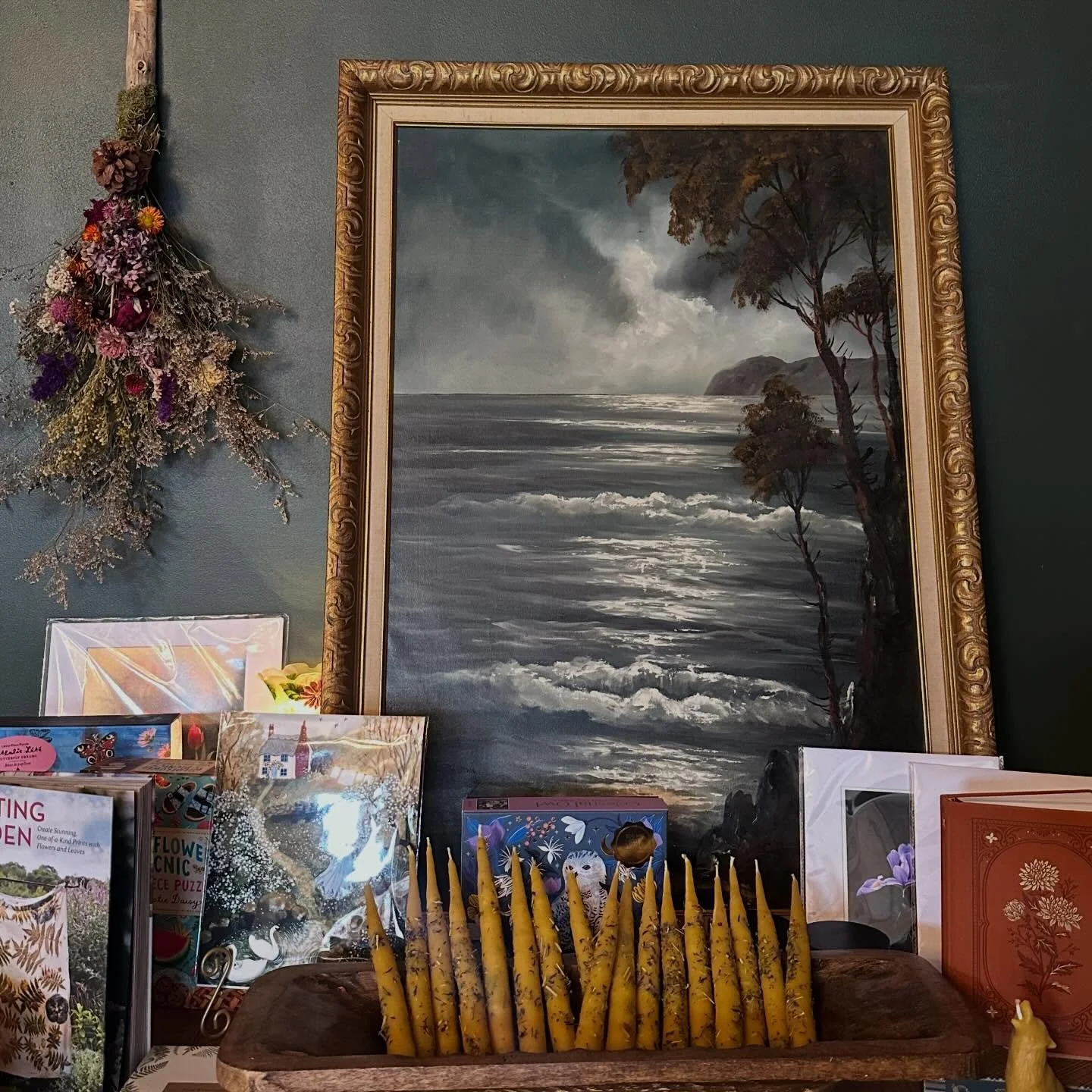 A little obsessed with honey and beeswax around here 🐝✨