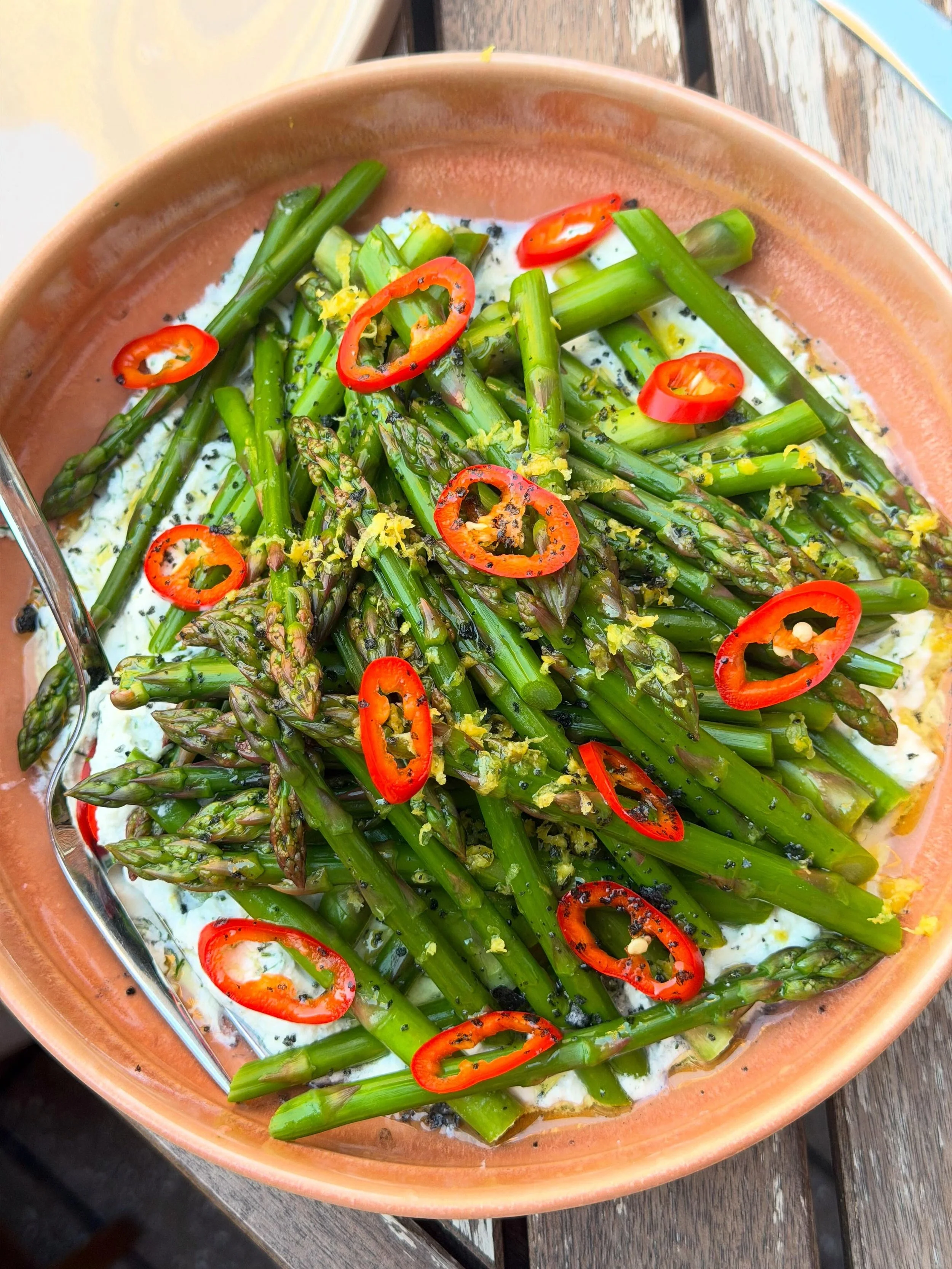 Happy Memorial Day!!! 

It may have been cold and rainy in the northeast this weekend, but it&rsquo;s the official kickoff to summer and the markets are starting to explode with beautiful produce 🍓🥬🥒🫜🍅🍑🌽🫛

I&rsquo;m gearing up for another bus