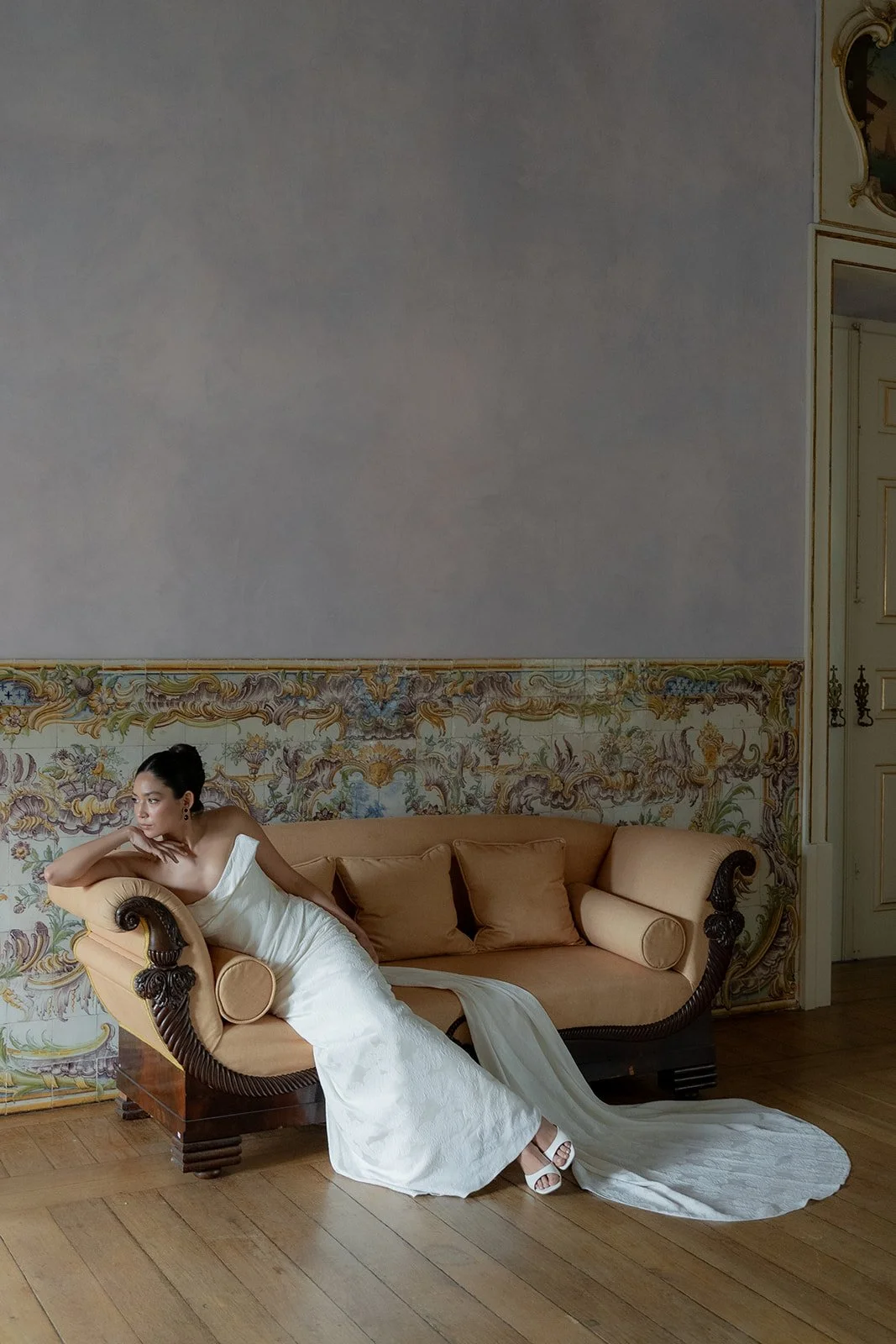 Palacio Correio Mor bride getting ready.jpg