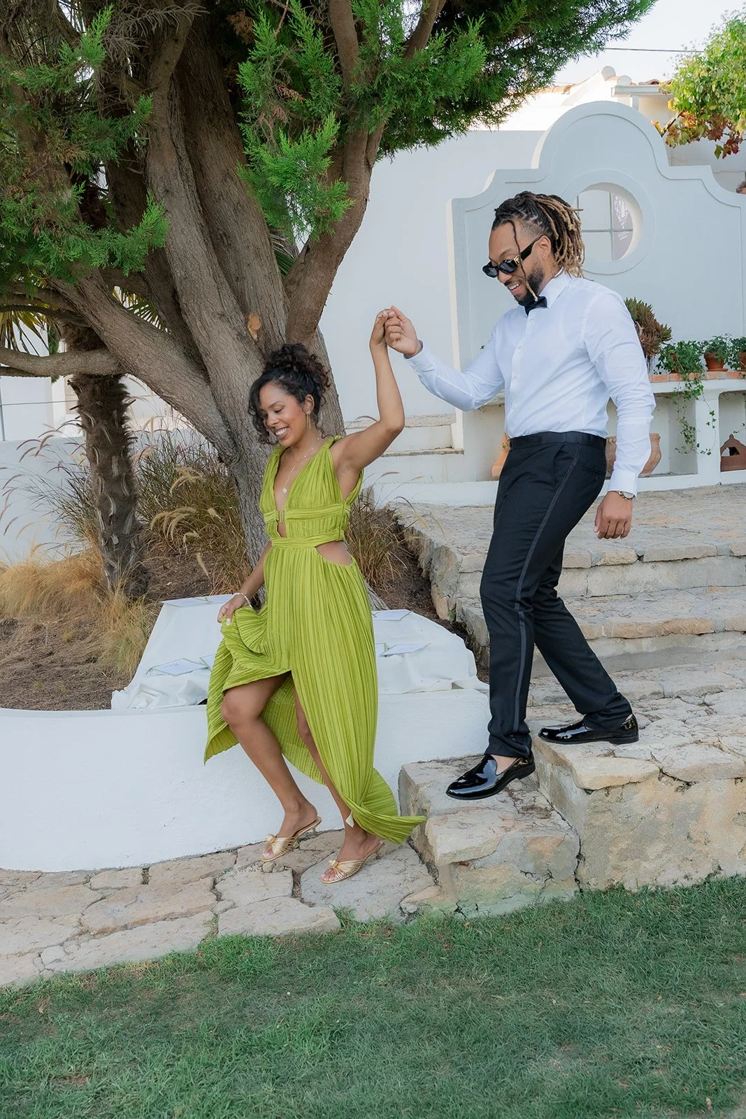 Natural moments between wedding guests during a destination wedding in Portugal