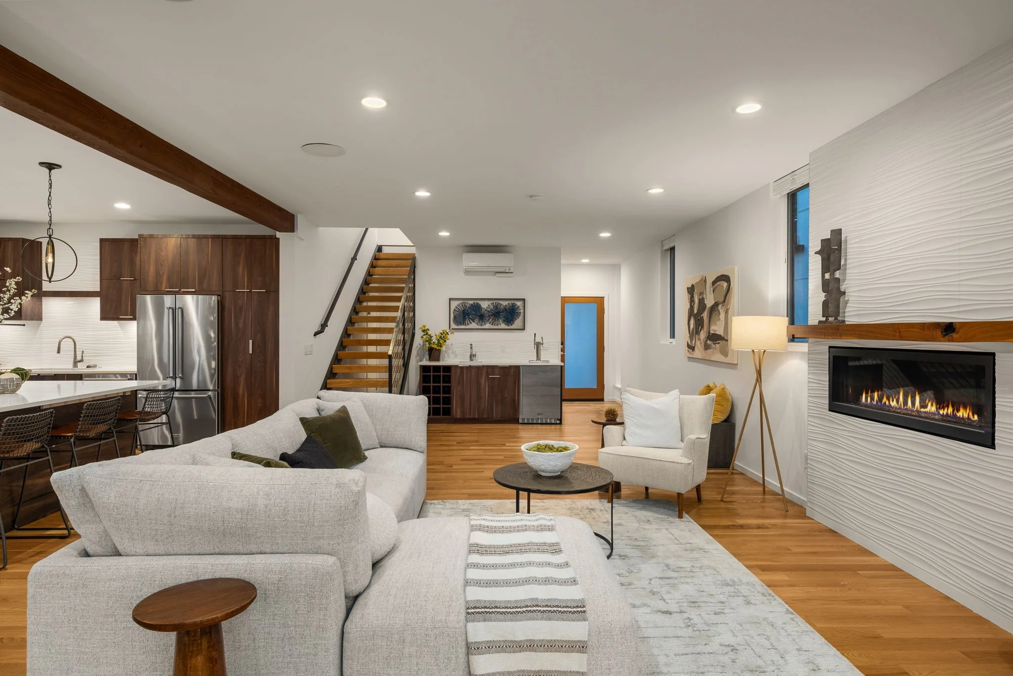 5-web-or-mls-2131-48th-ave-sw.jpg