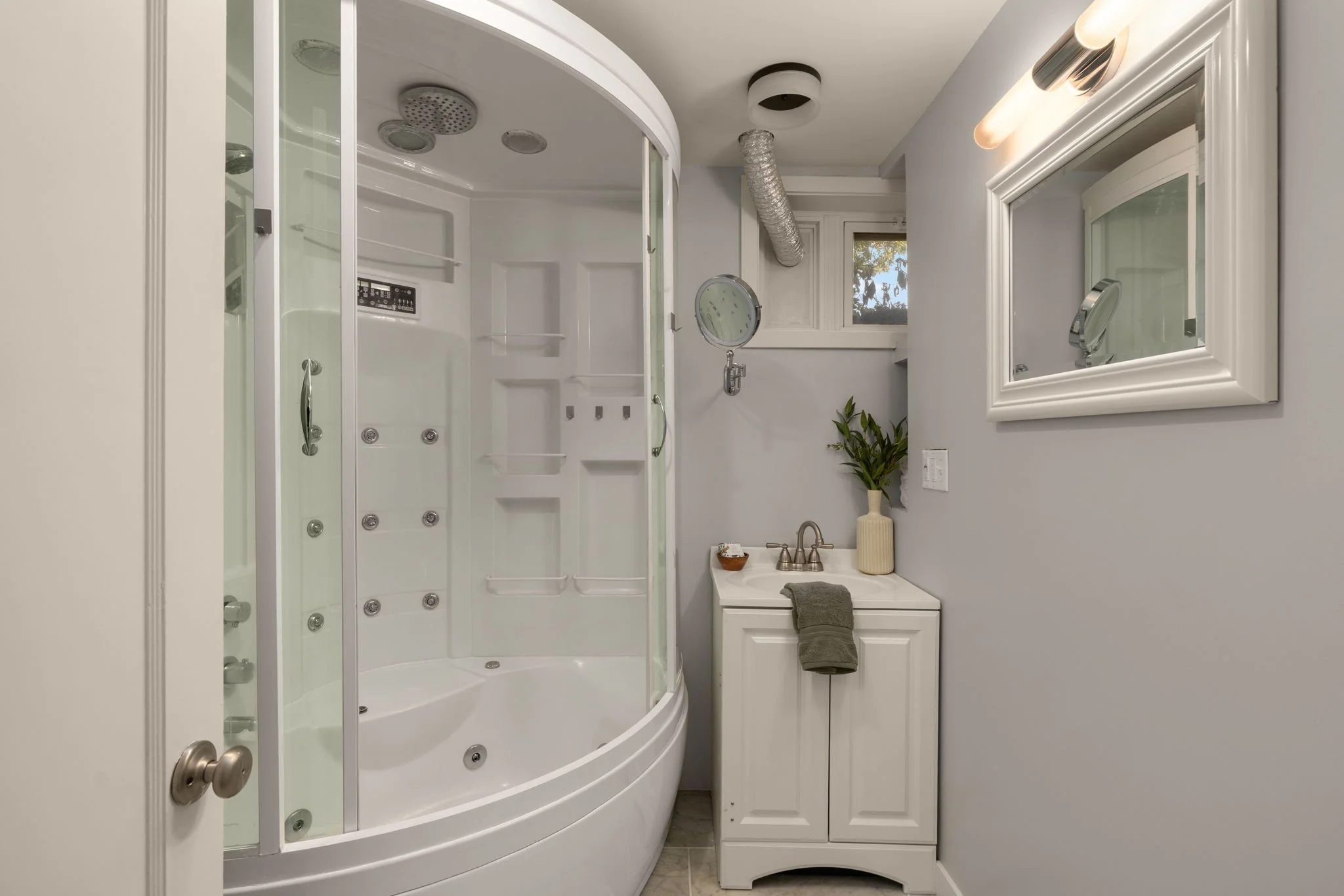 28-web-or-mls-5903-36th-ave-sw.jpg