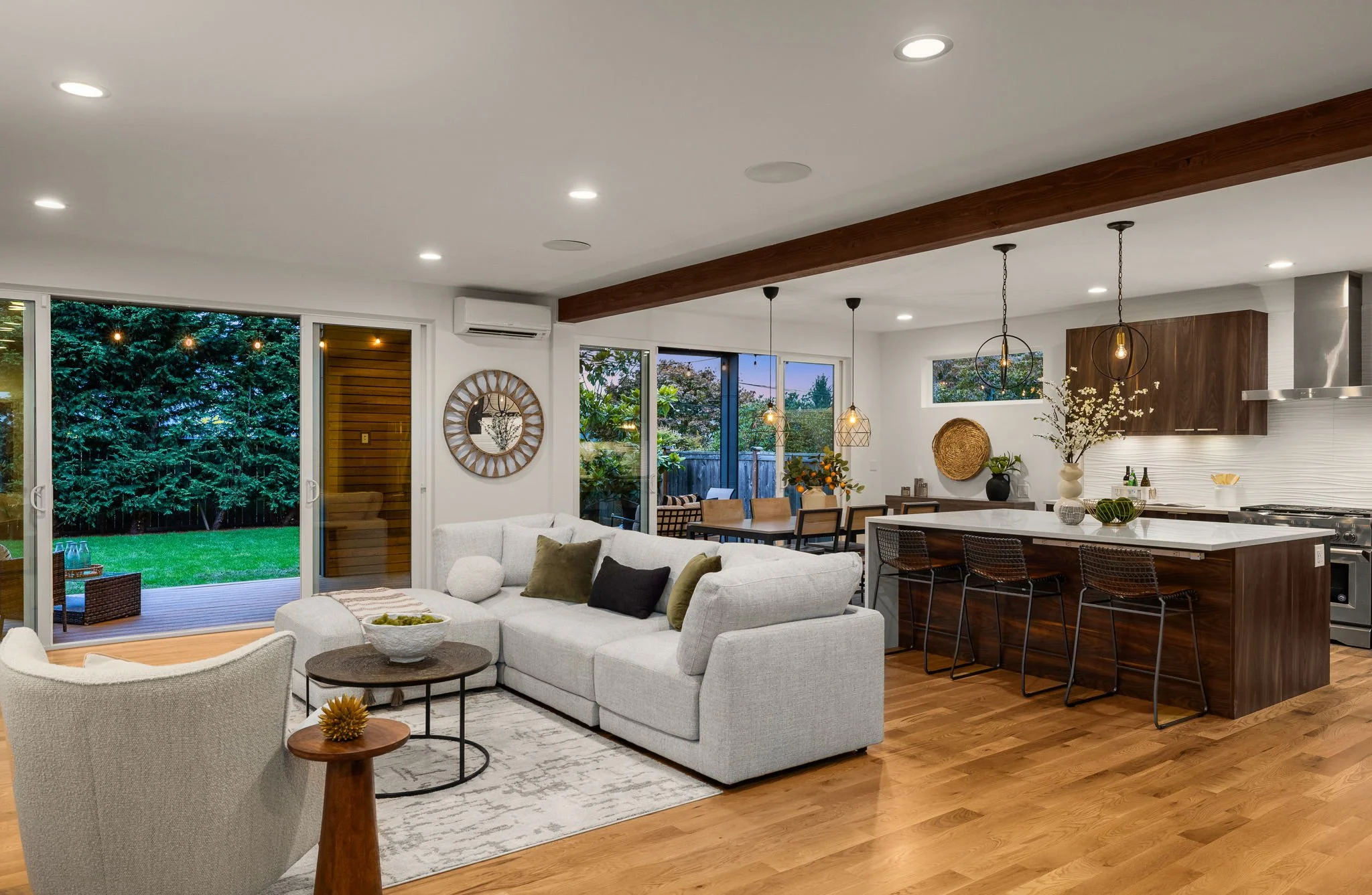 8-web-or-mls-2131-48th-ave-sw.jpg
