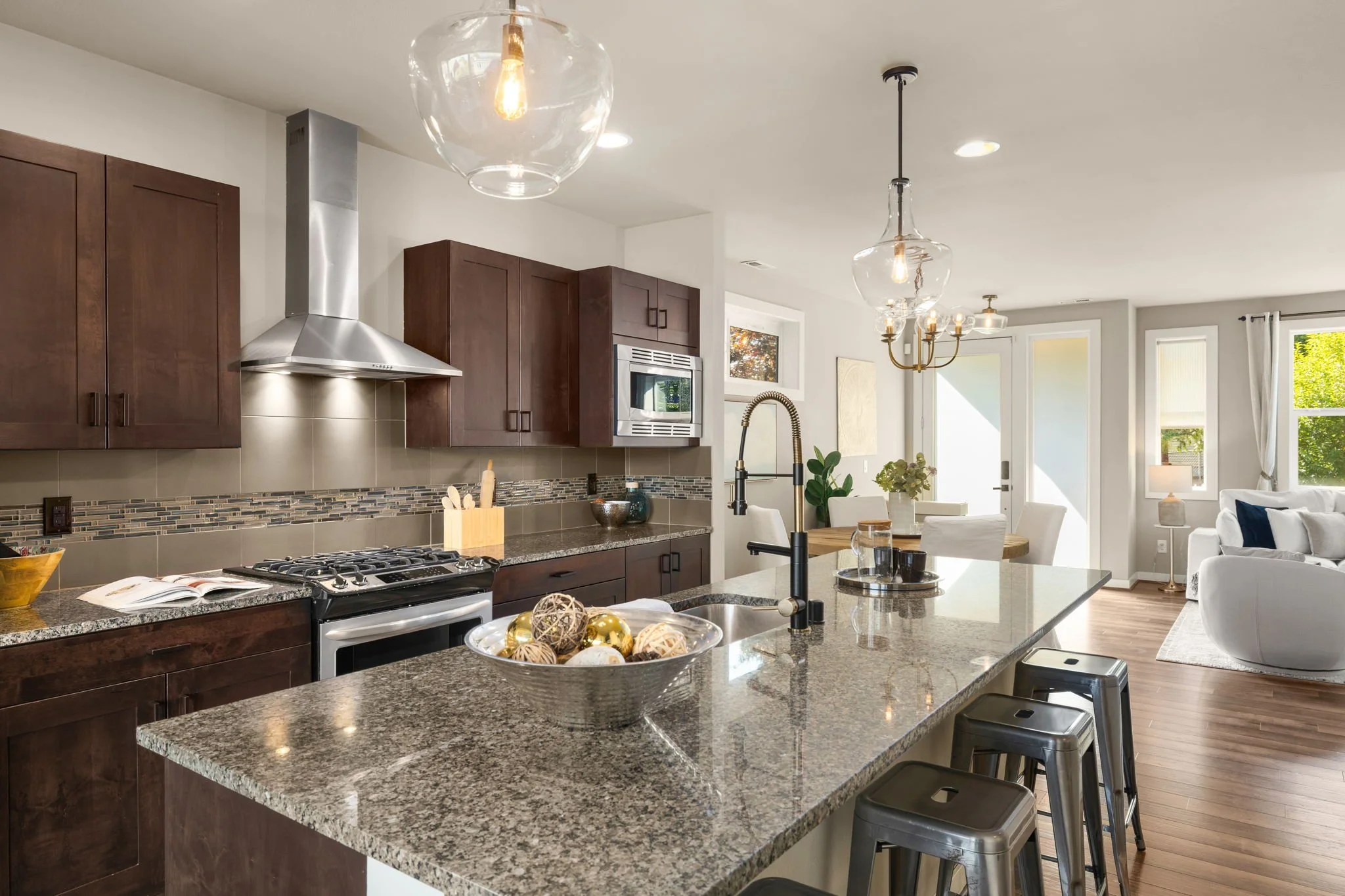 13-web-or-mls-3012-sw-holly-st.jpg