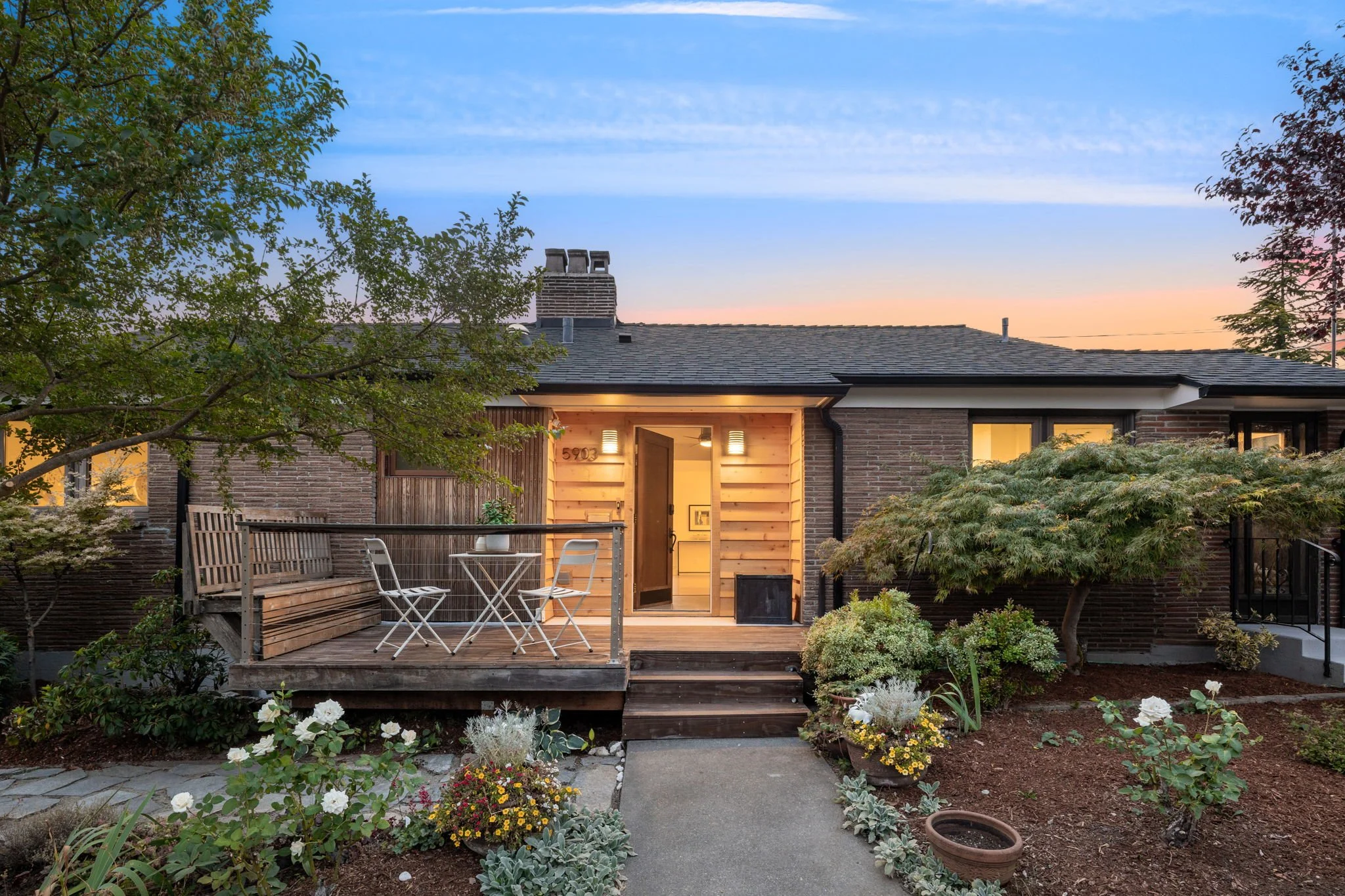 2-web-or-mls-5903-36th-ave-sw.jpg