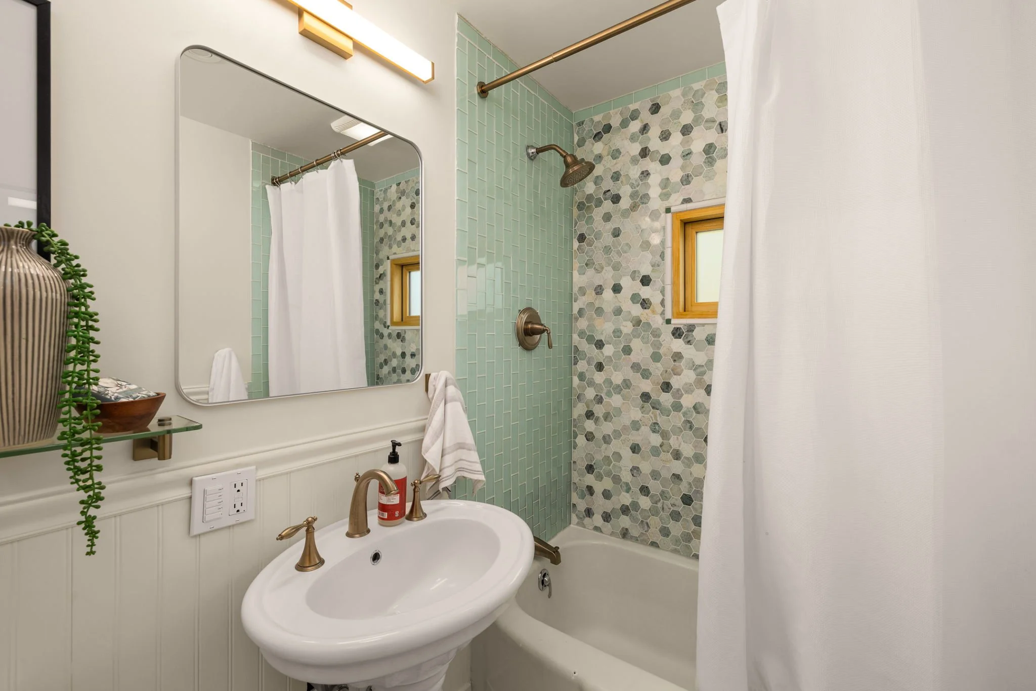 26-web-or-mls-5903-36th-ave-sw.jpg