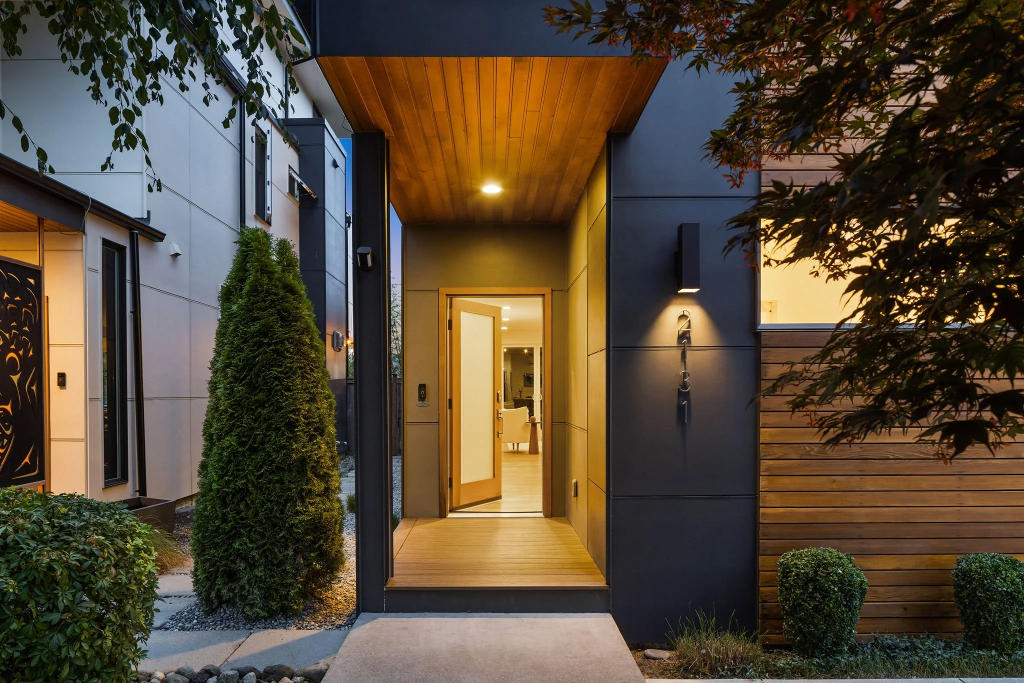 4-web-or-mls-2131-48th-ave-sw.jpg