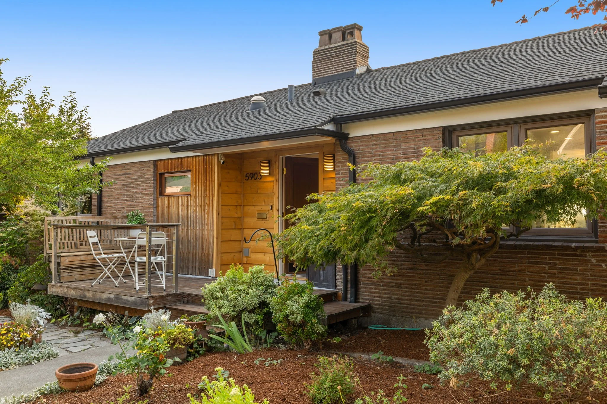 4-web-or-mls-5903-36th-ave-sw.jpg