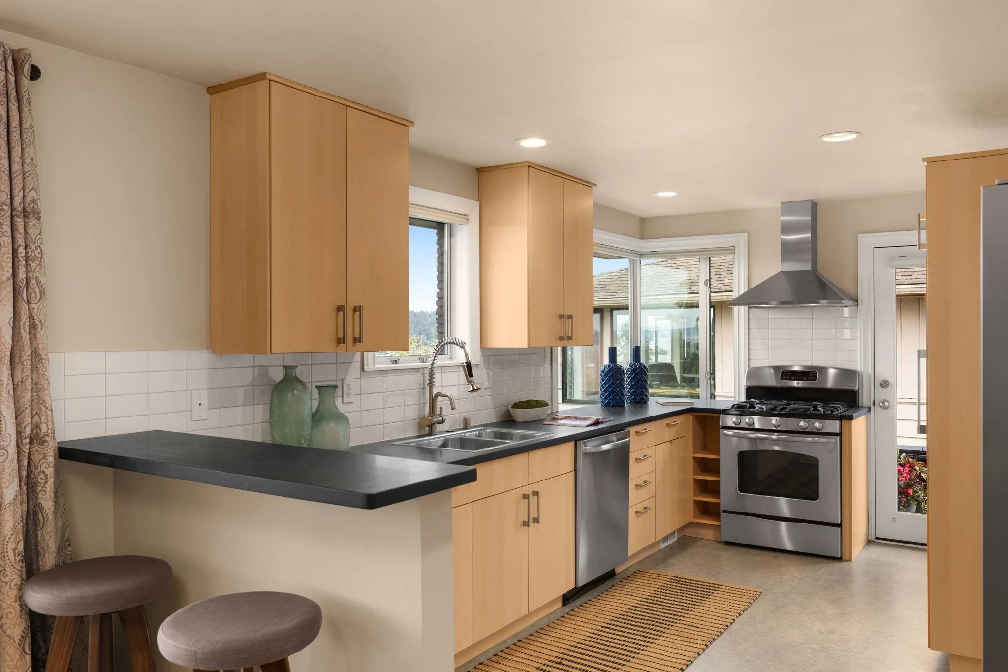 11-web-or-mls-5930-wilson-ave-s.jpg