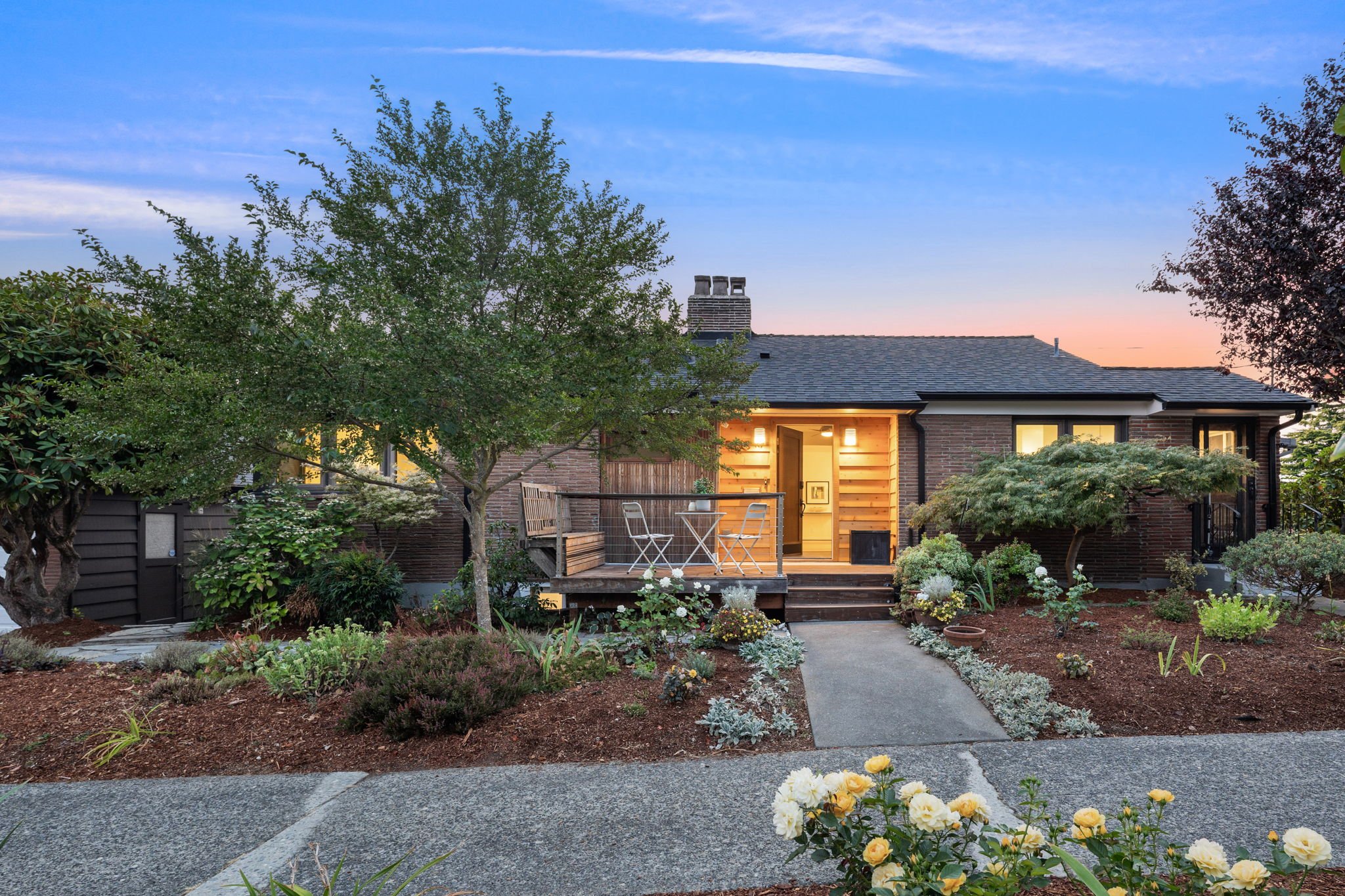 1-web-or-mls-5903-36th-ave-sw.jpg
