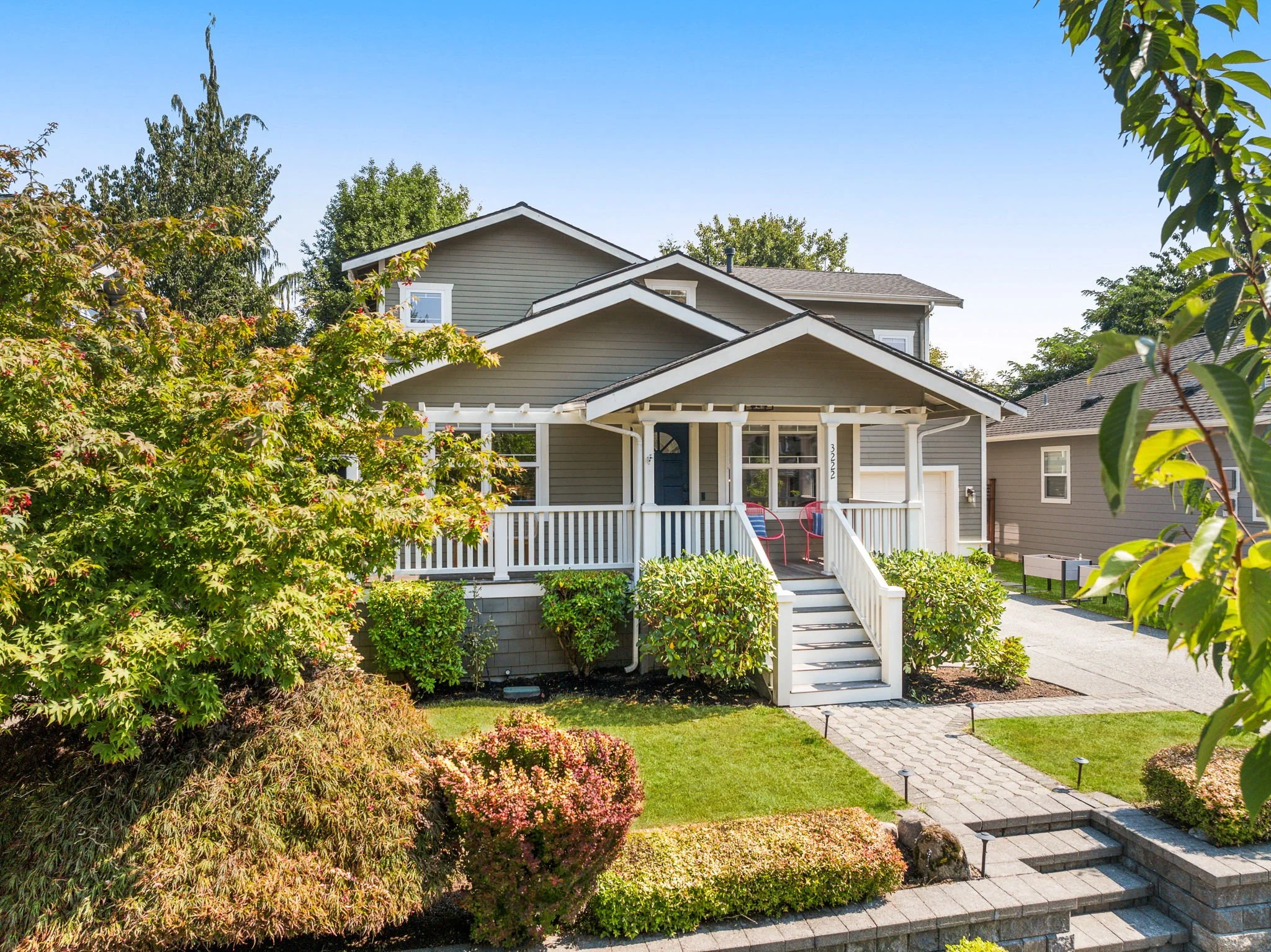 2-web-or-mls-3222-39th-ave-sw.jpg