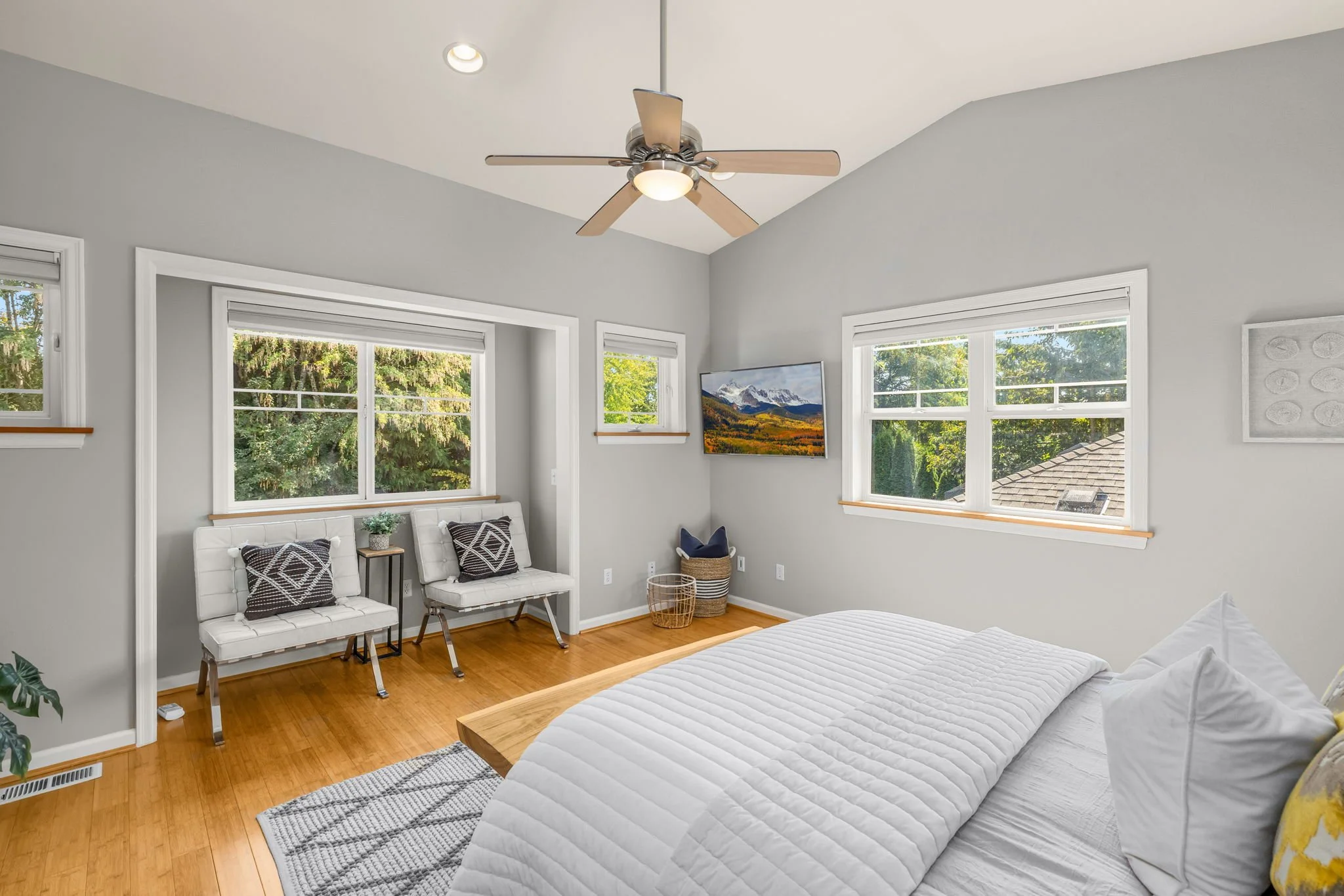 23-web-or-mls-3222-39th-ave-sw.jpg
