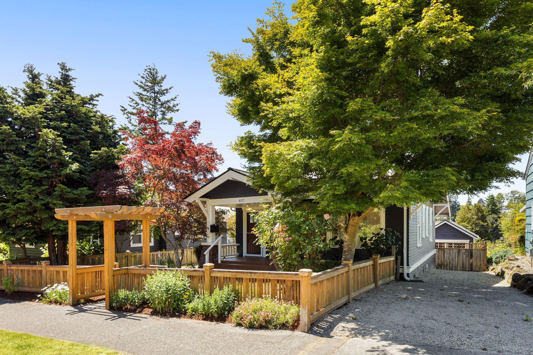 1-web-or-mls-4117-45th-ave-sw.jpg
