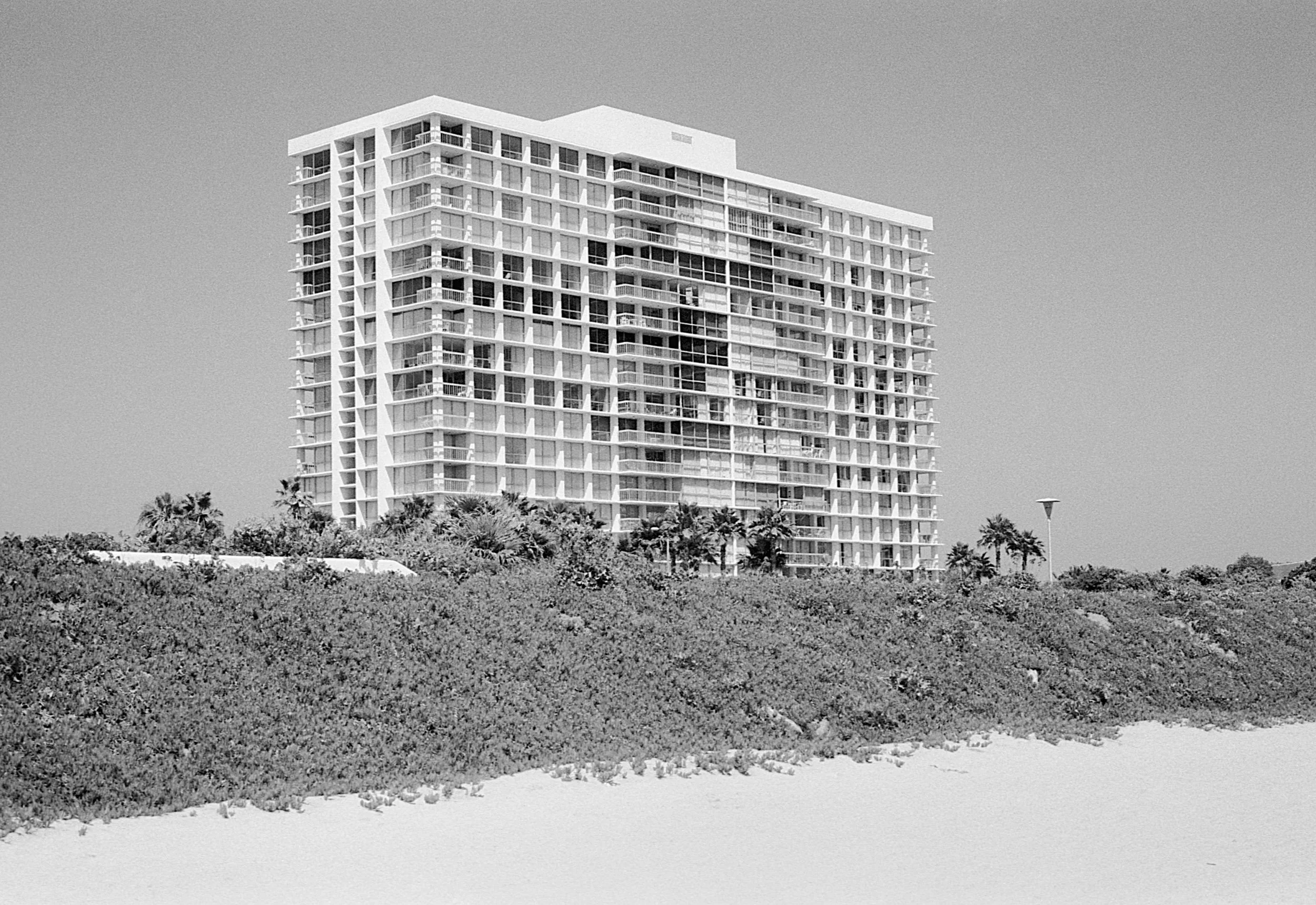 Stephen Clarke Beach highrise San Diego 1987.jpg