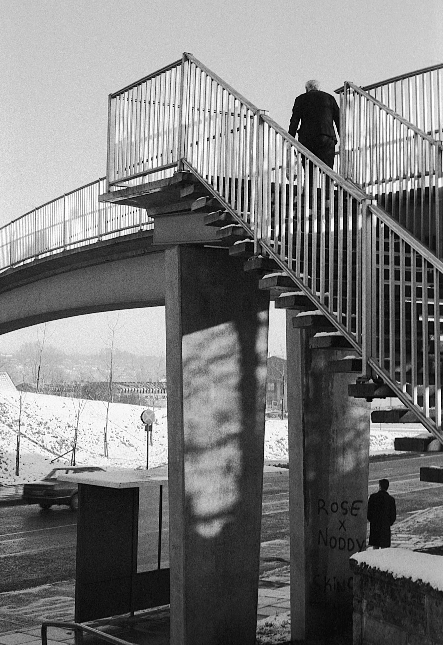 Stephen Clarke Rose and Noddy bridge Newport 1985.jpg