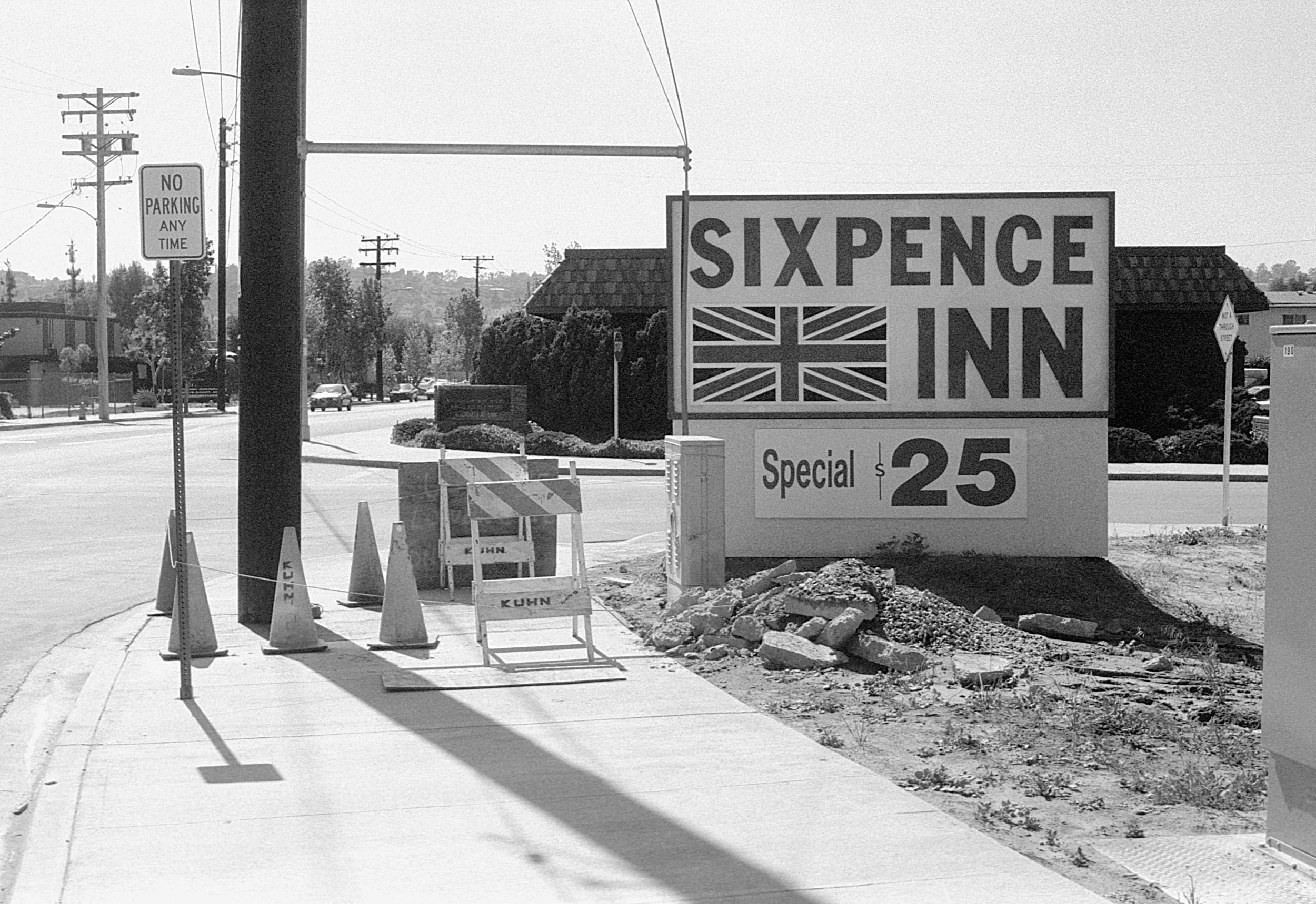 Stephen Clarke Sixpence Inn San Diego 1987.jpg