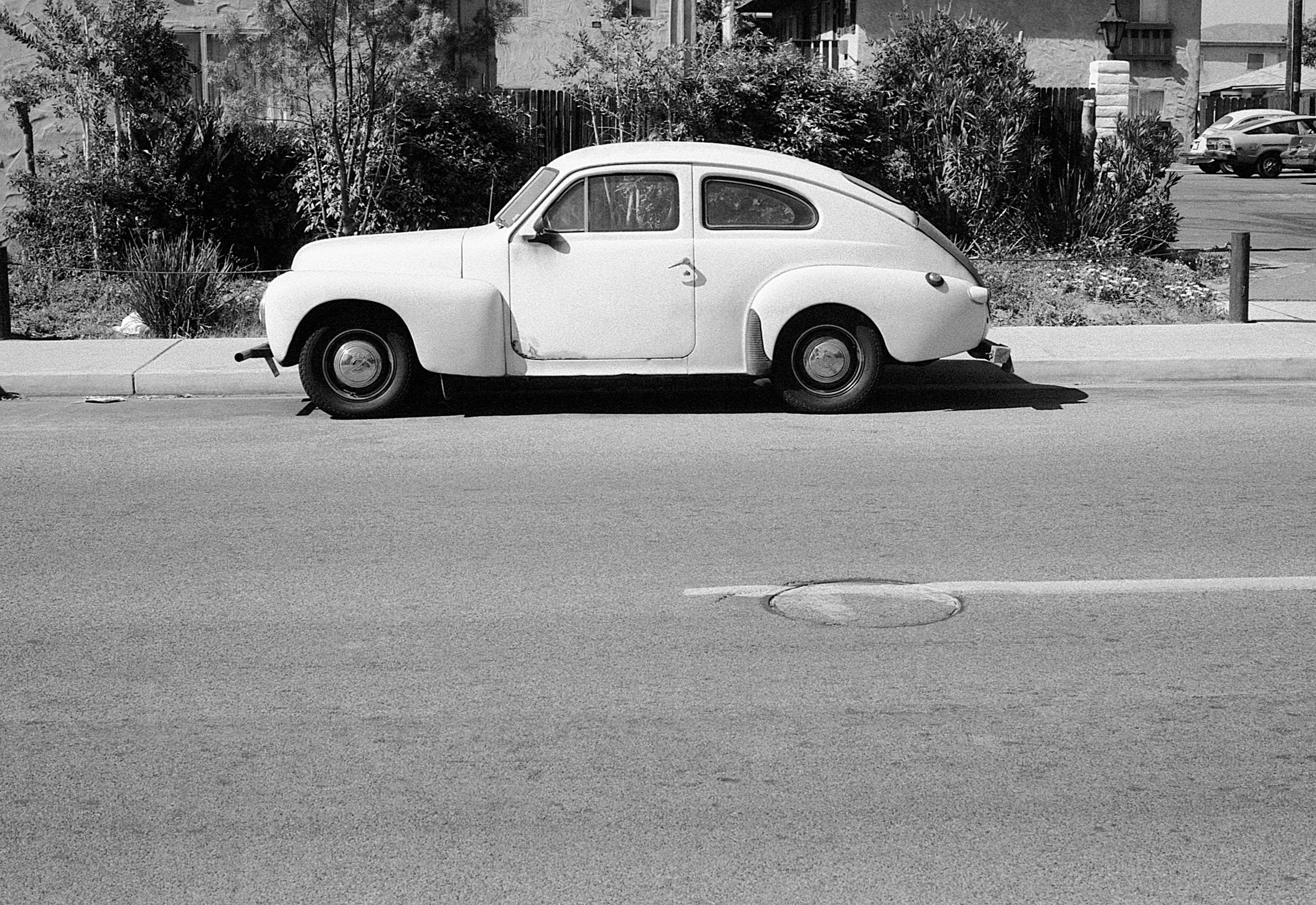 Stephen Clarke Car and fence San Diego 1987.jpg