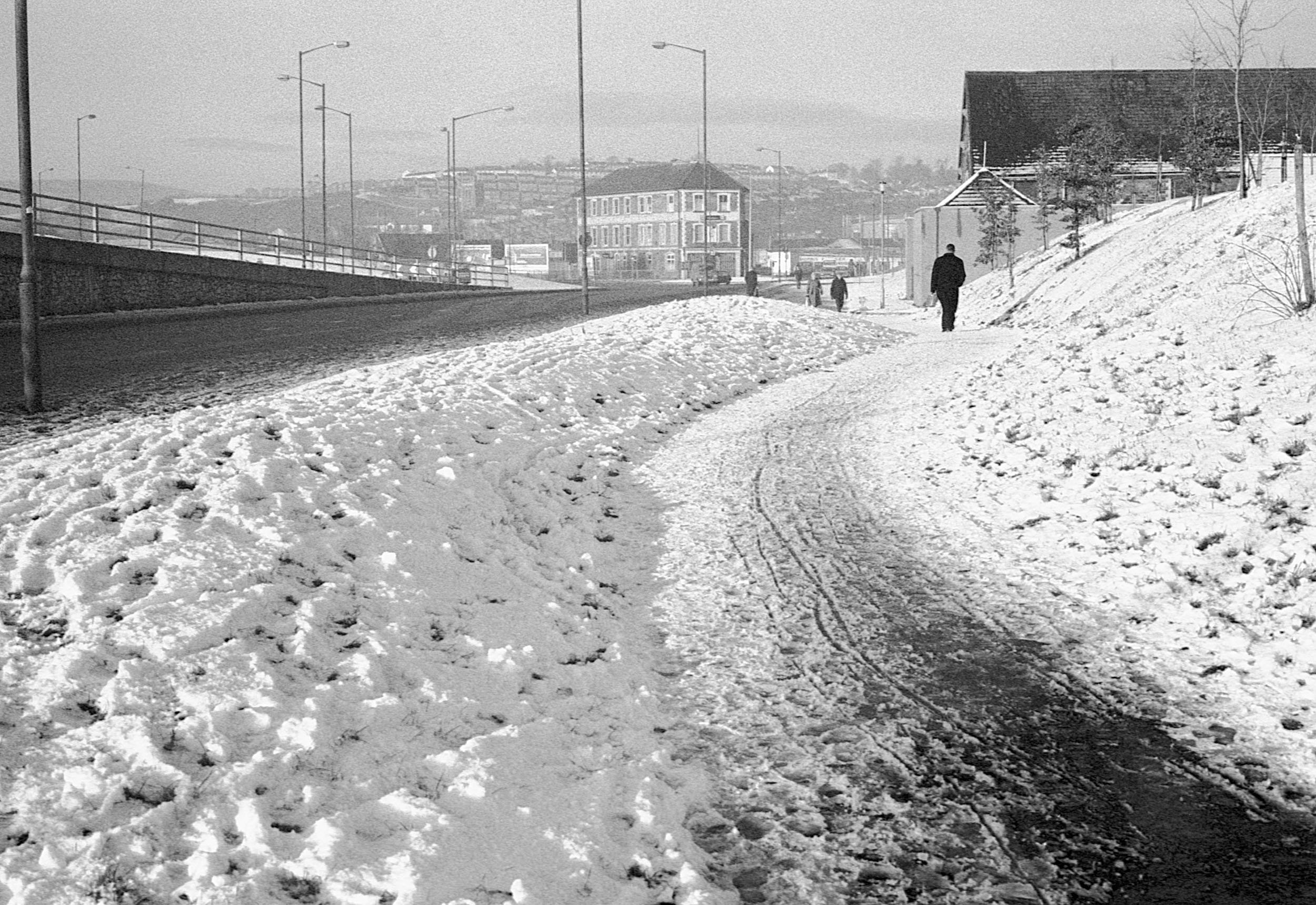 Stephen Clarke Heavy snow and path Newport 1985.jpg